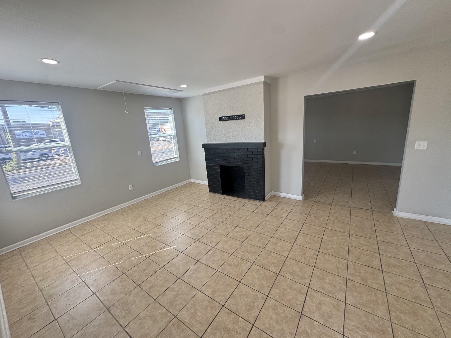 1305 Bryan St Property Photo 3