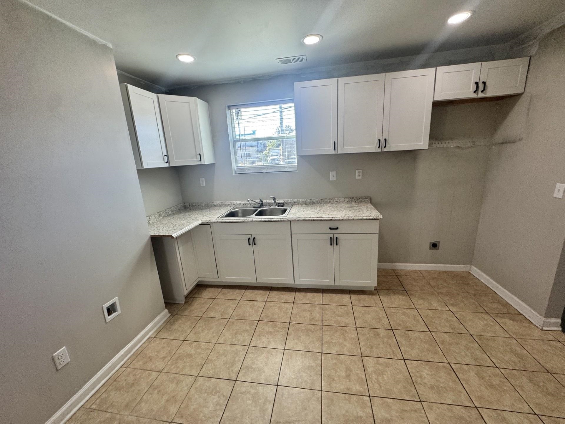 1305 Bryan St Property Photo 4