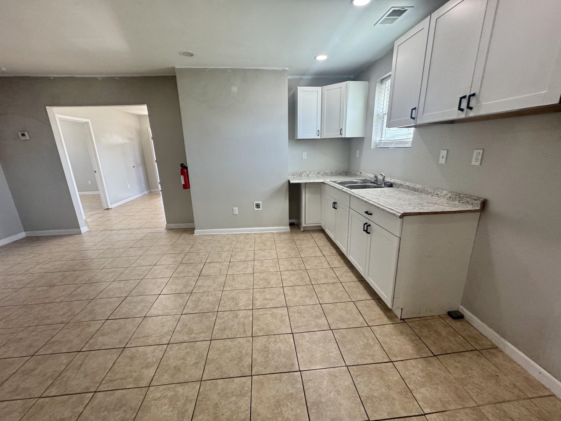 1305 Bryan St Property Photo 5