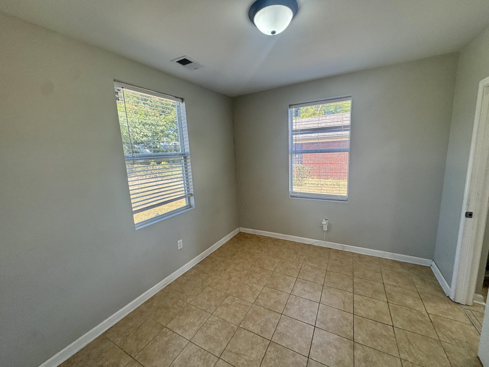 1305 Bryan St Property Photo 7