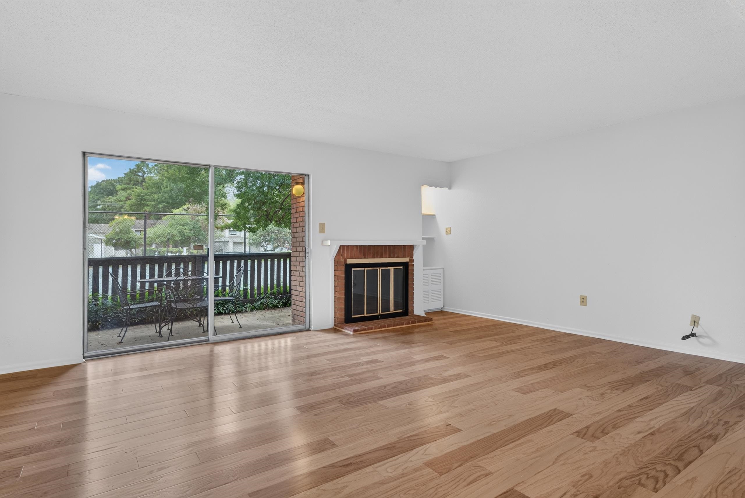 843 Thistledown Dr 1 Property Photo 4