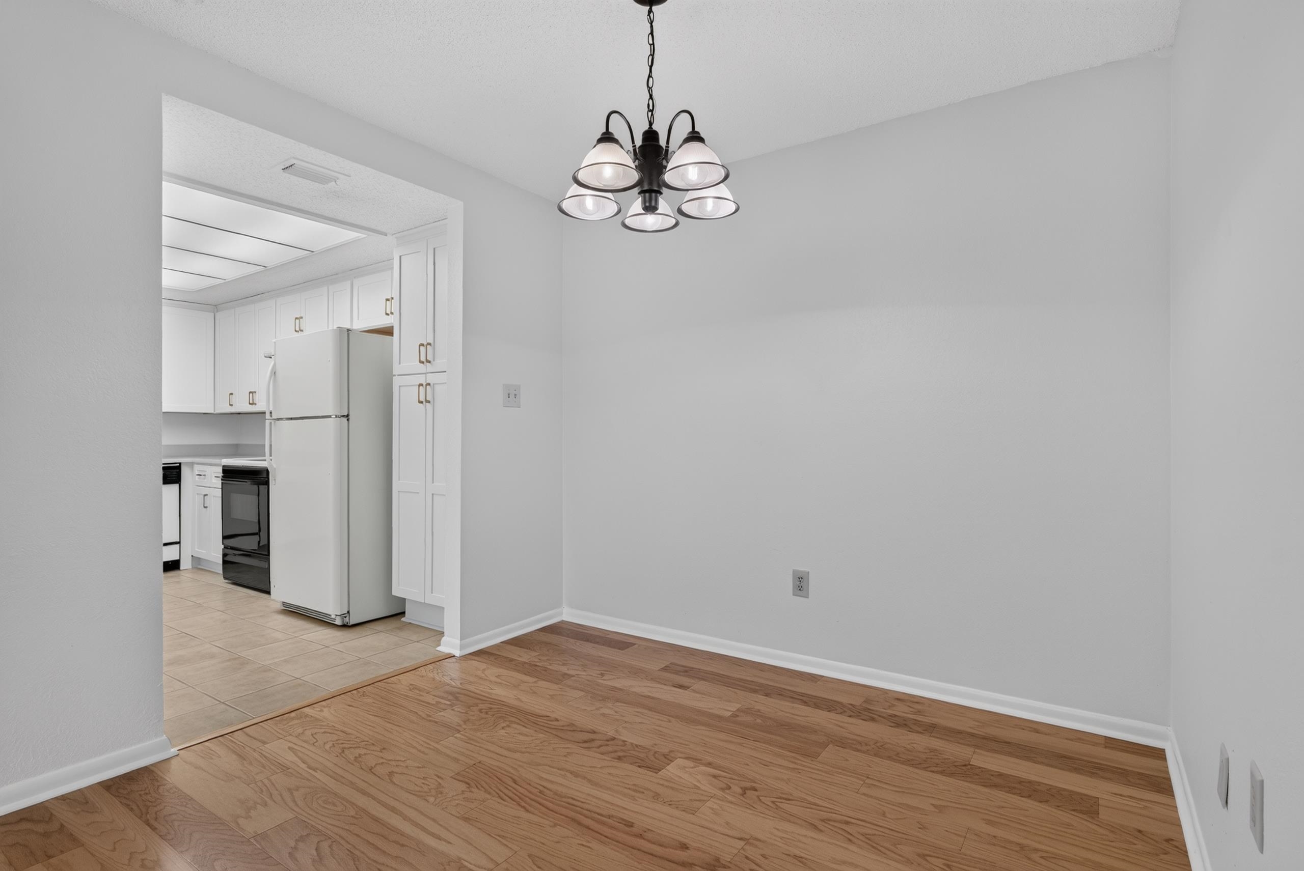 843 Thistledown Dr 1 Property Photo 8