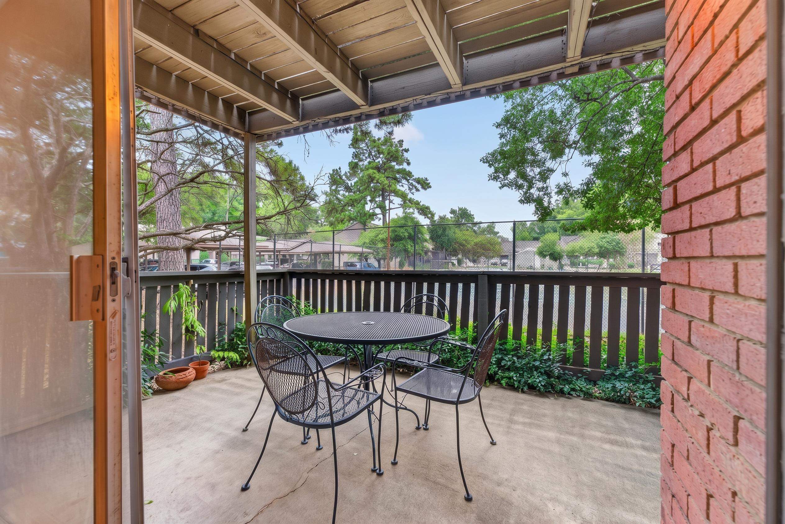 843 Thistledown Dr 1 Property Photo 14