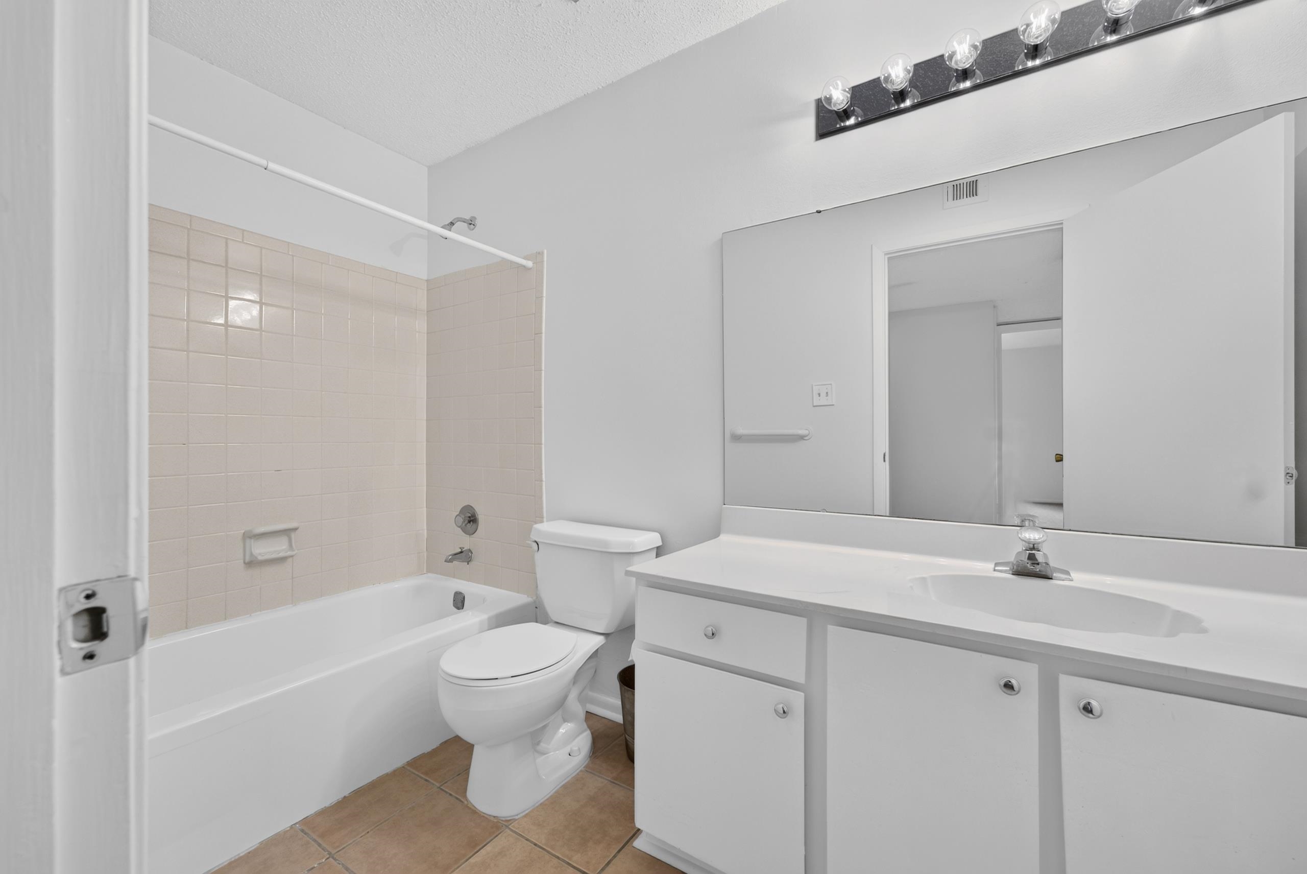 843 Thistledown Dr 1 Property Photo 16