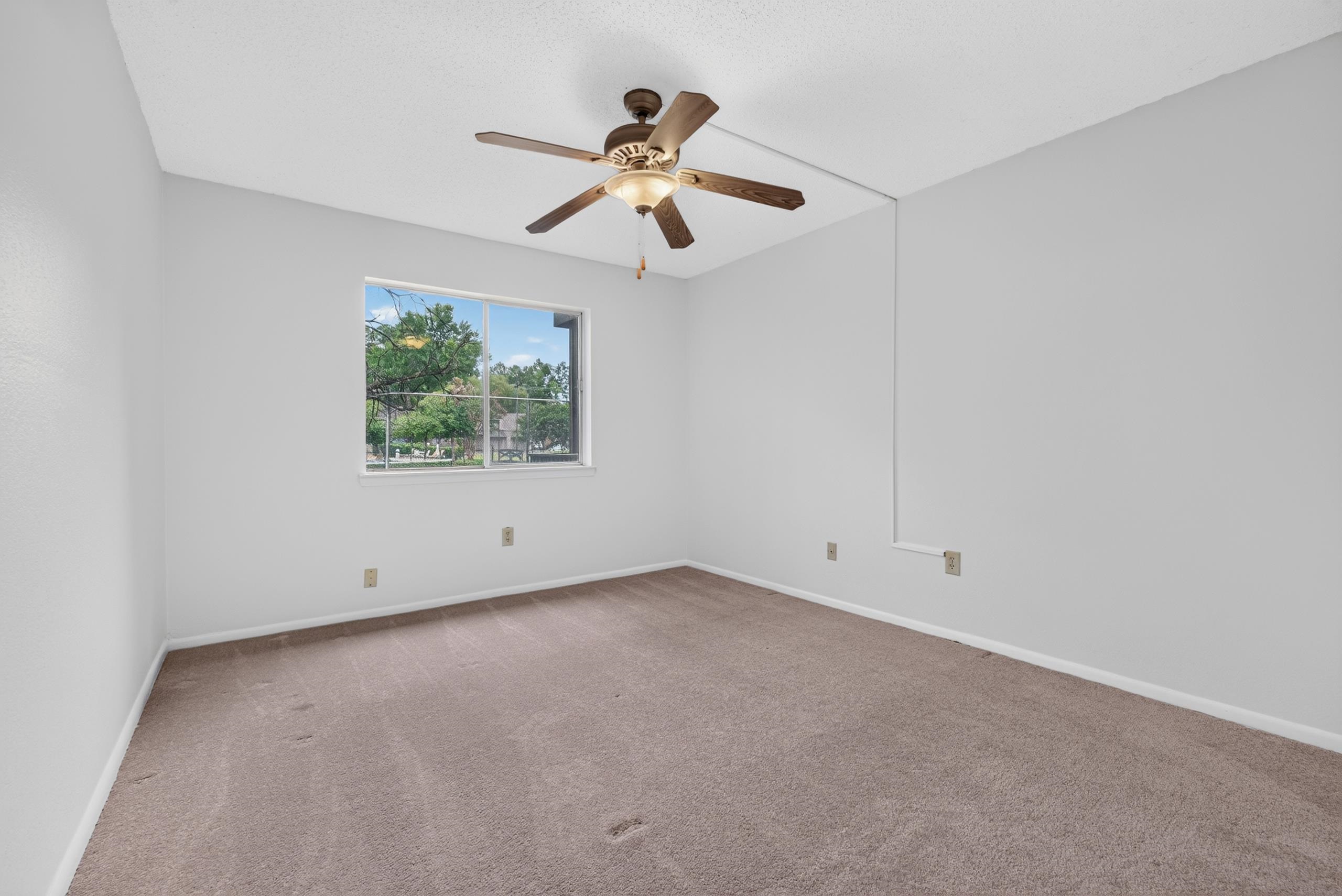 843 Thistledown Dr 1 Property Photo 17