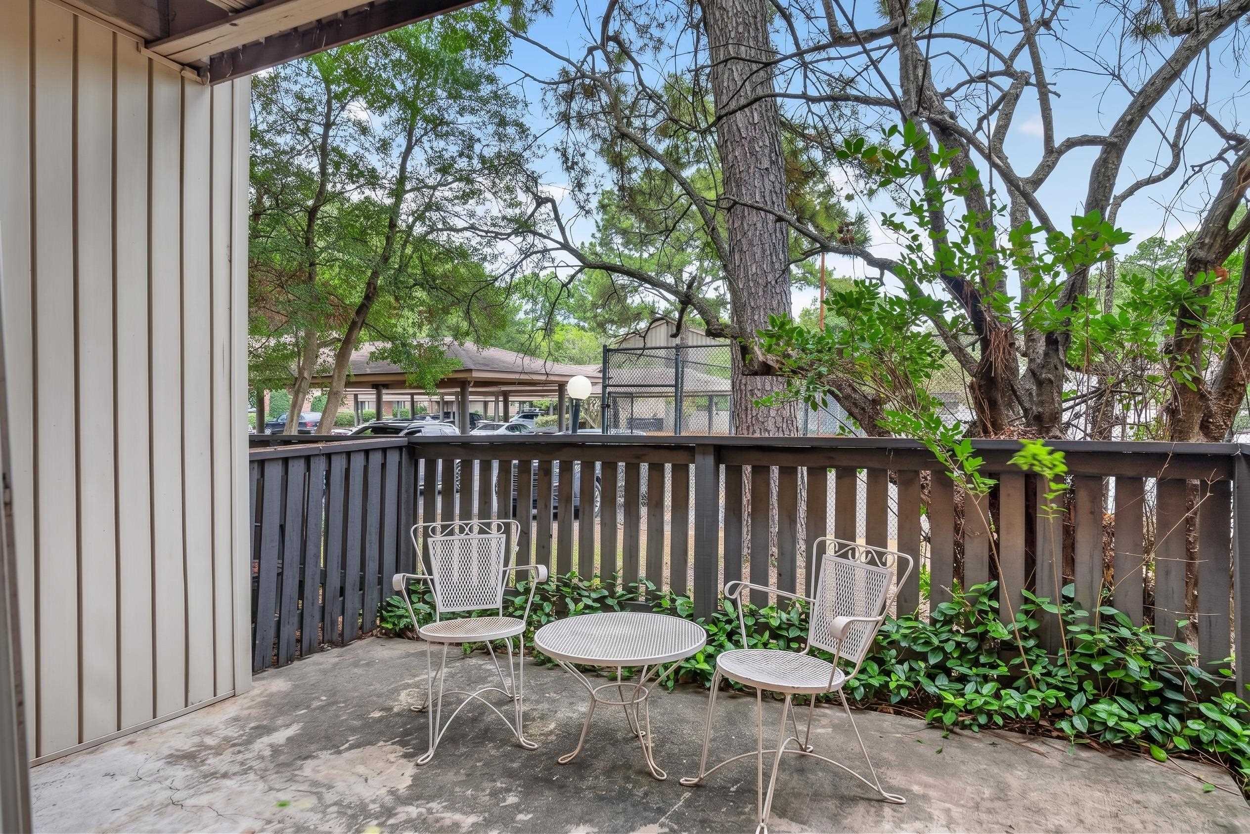 843 Thistledown Dr 1 Property Photo 24