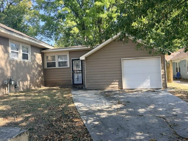 1571 Jackson Ave Property Photo 16