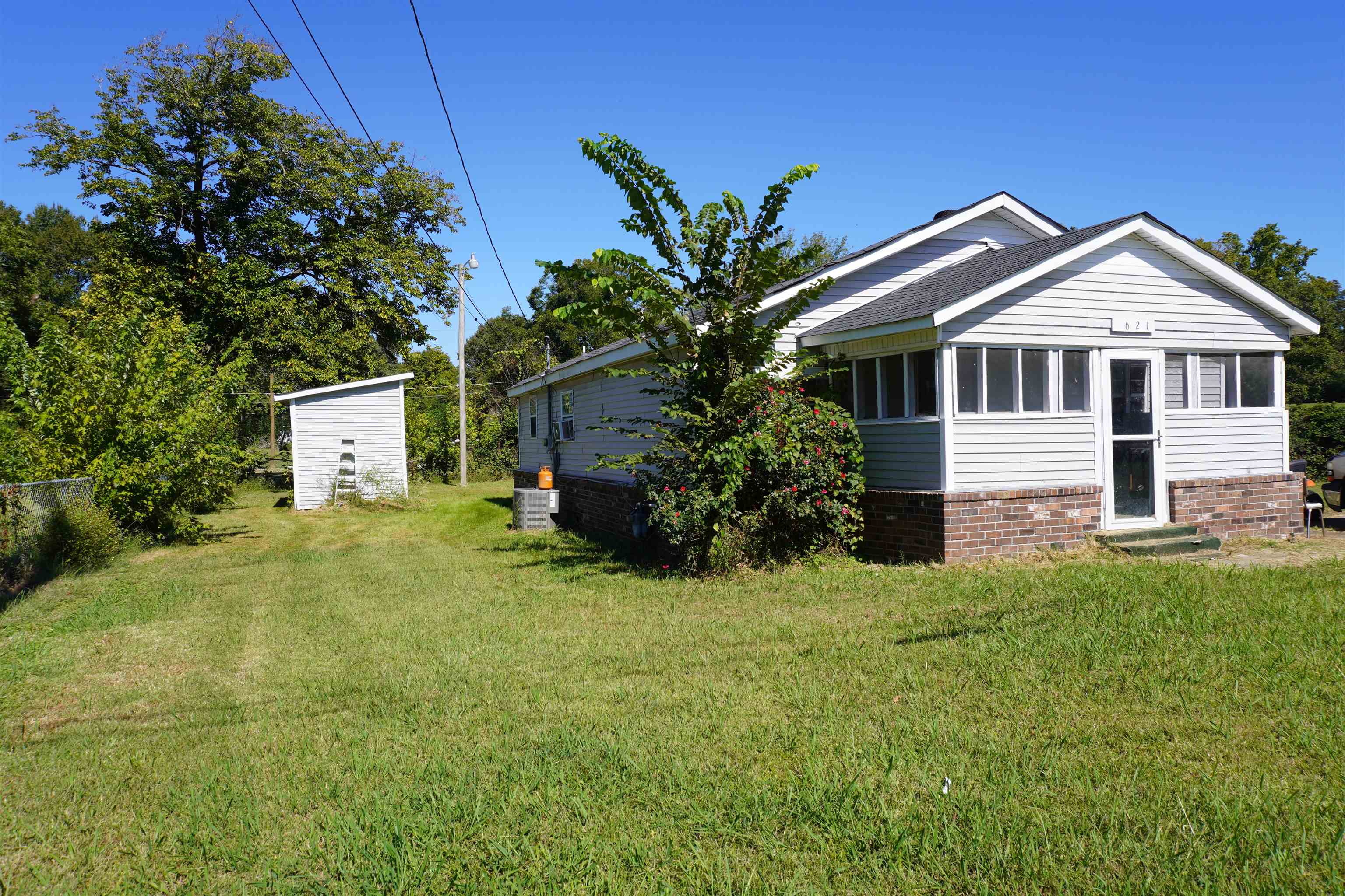 621 Etheridge St Property Photo 2