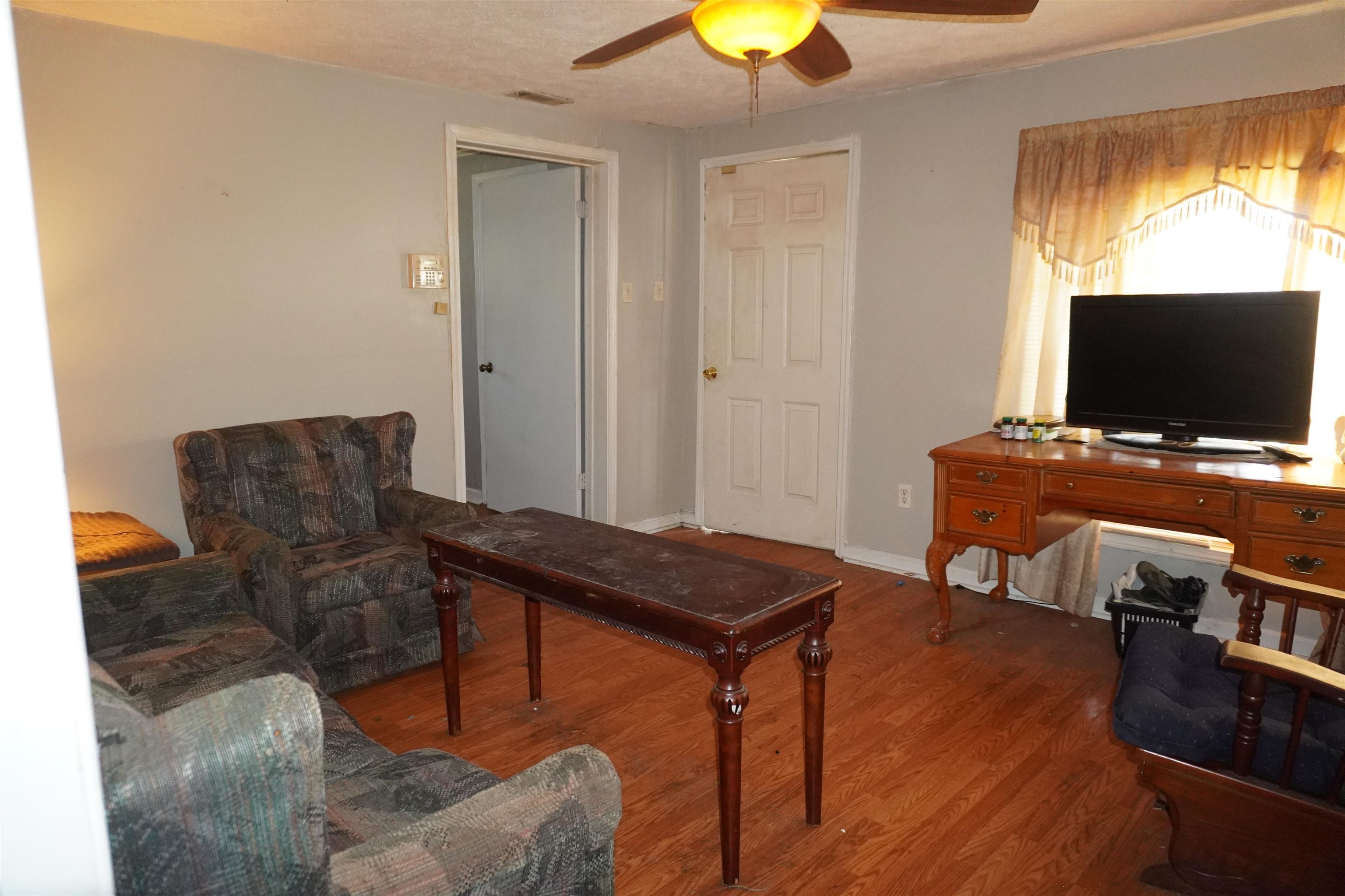 621 Etheridge St Property Photo 4