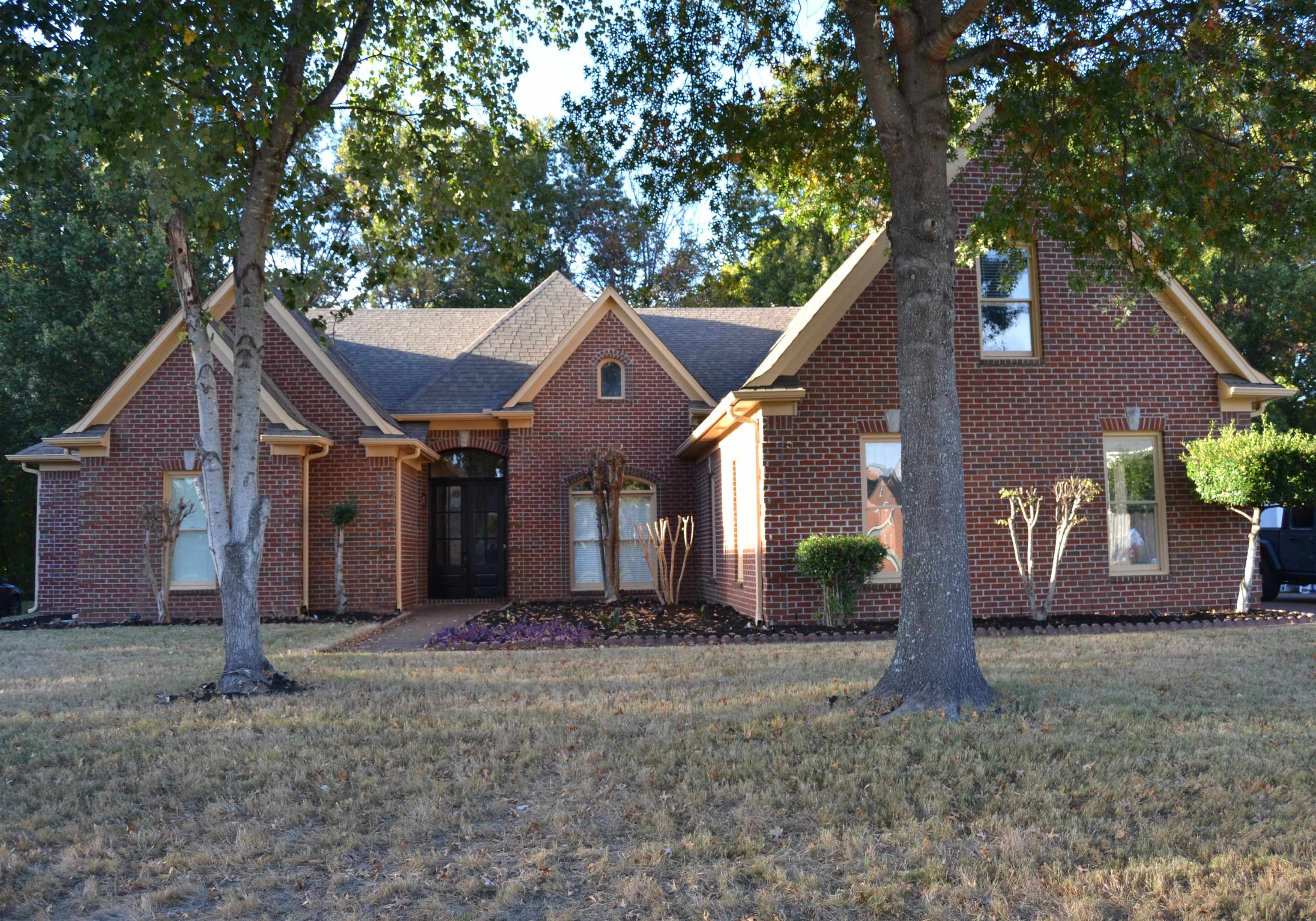 9160 Huntington Oak Dr Property Photo 1