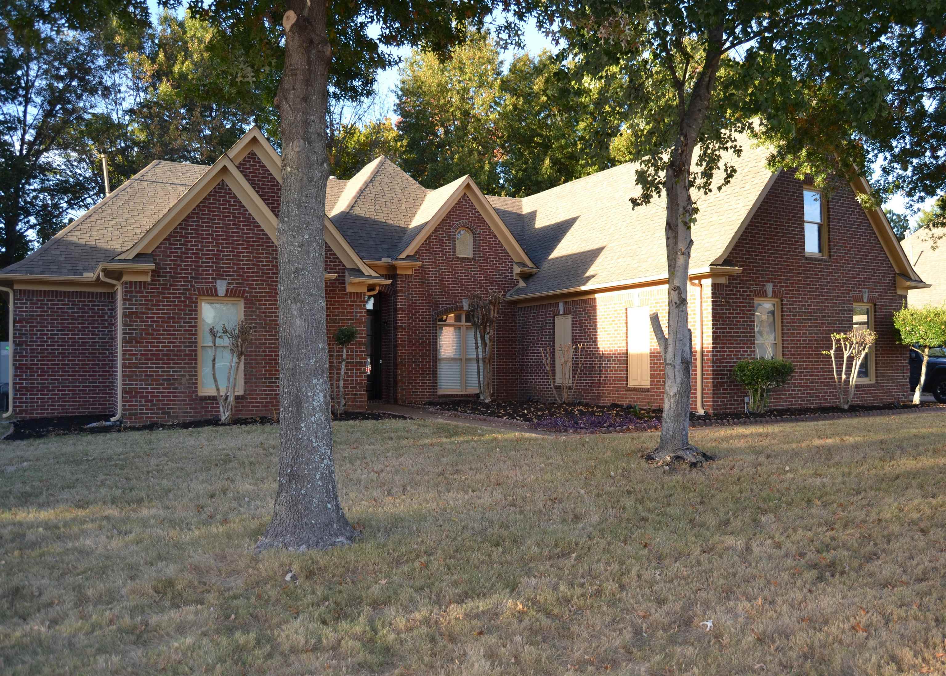 9160 Huntington Oak Dr Property Photo 2