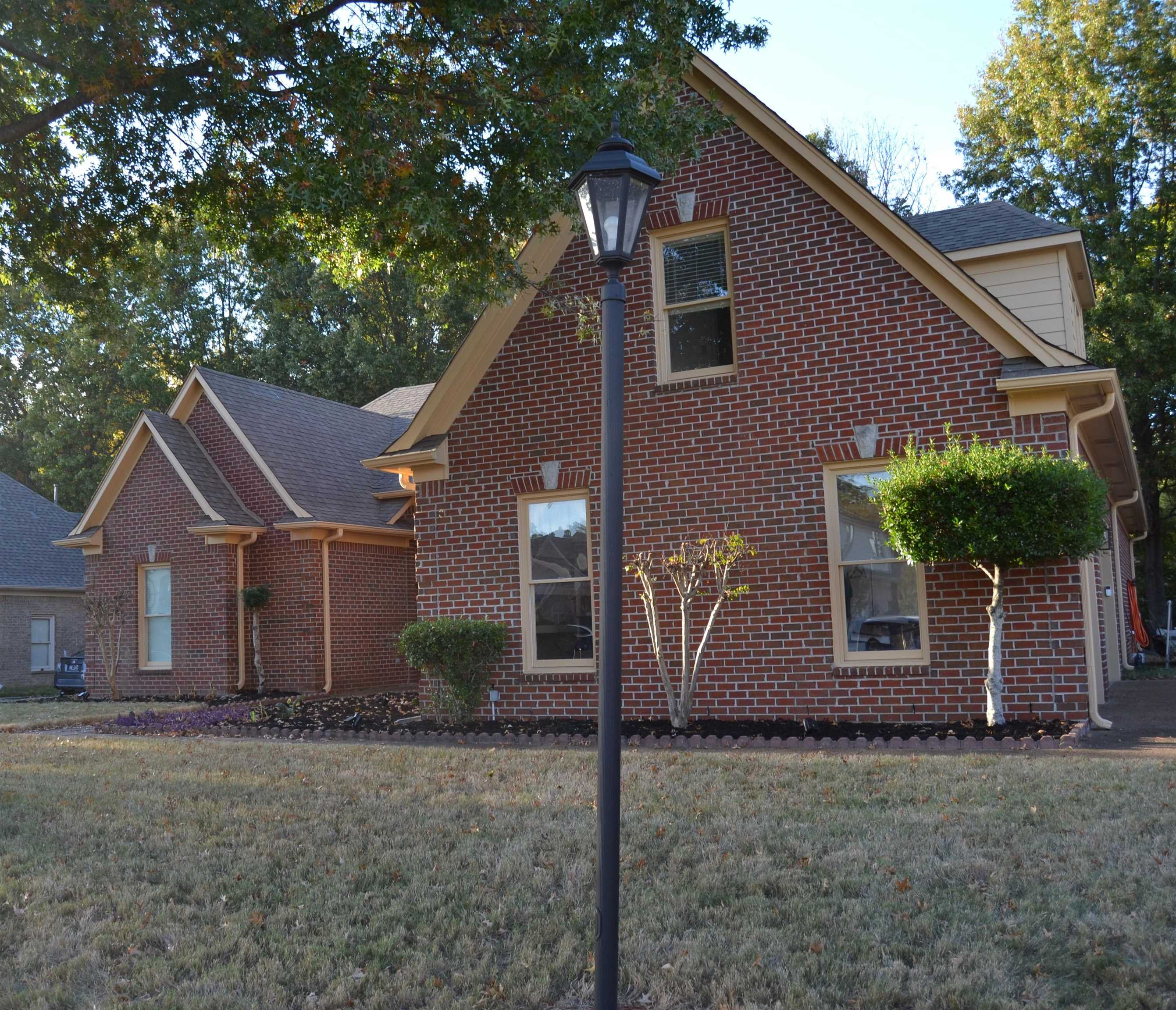 9160 Huntington Oak Dr Property Photo 3