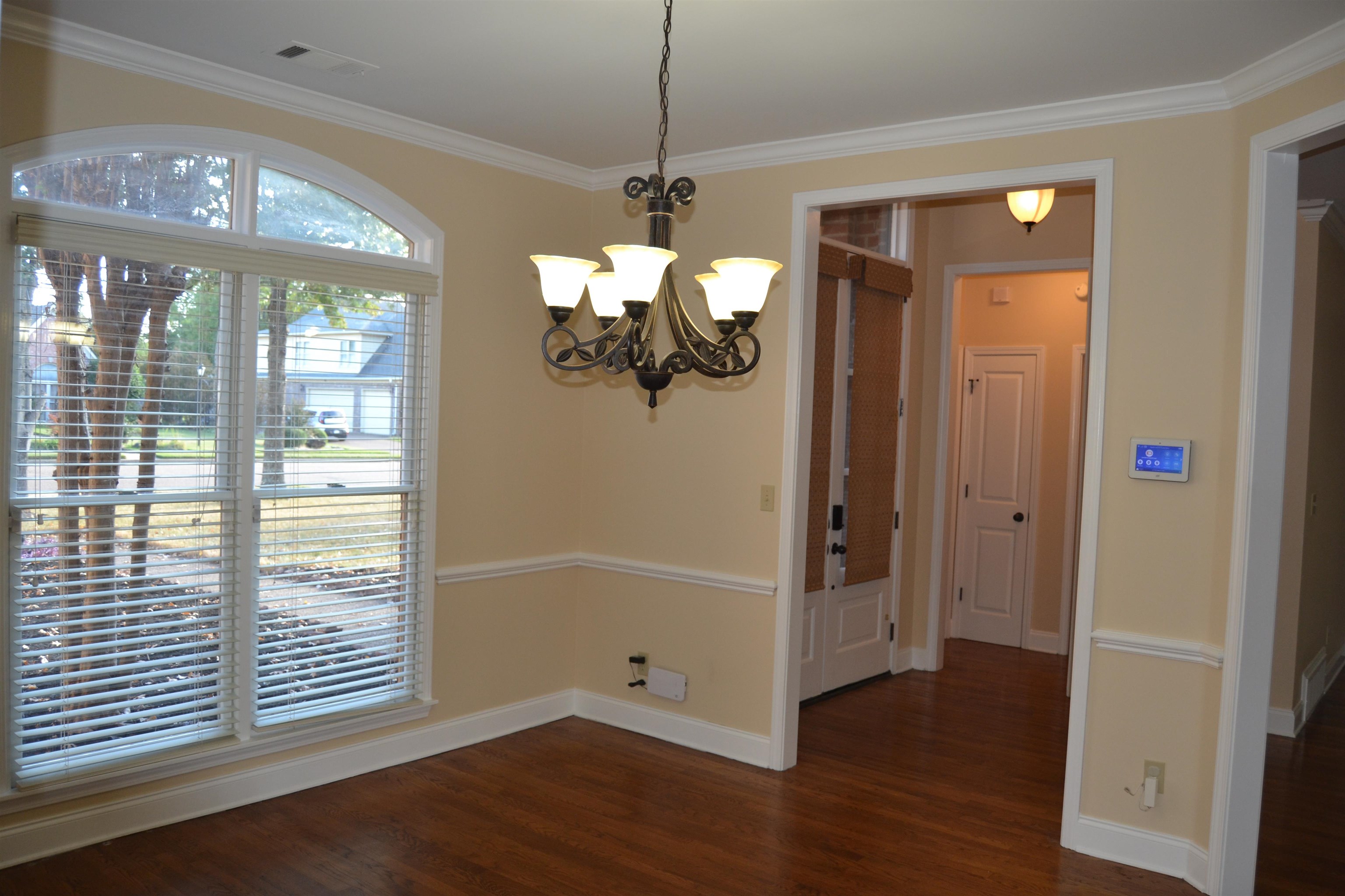 9160 Huntington Oak Dr Property Photo 6