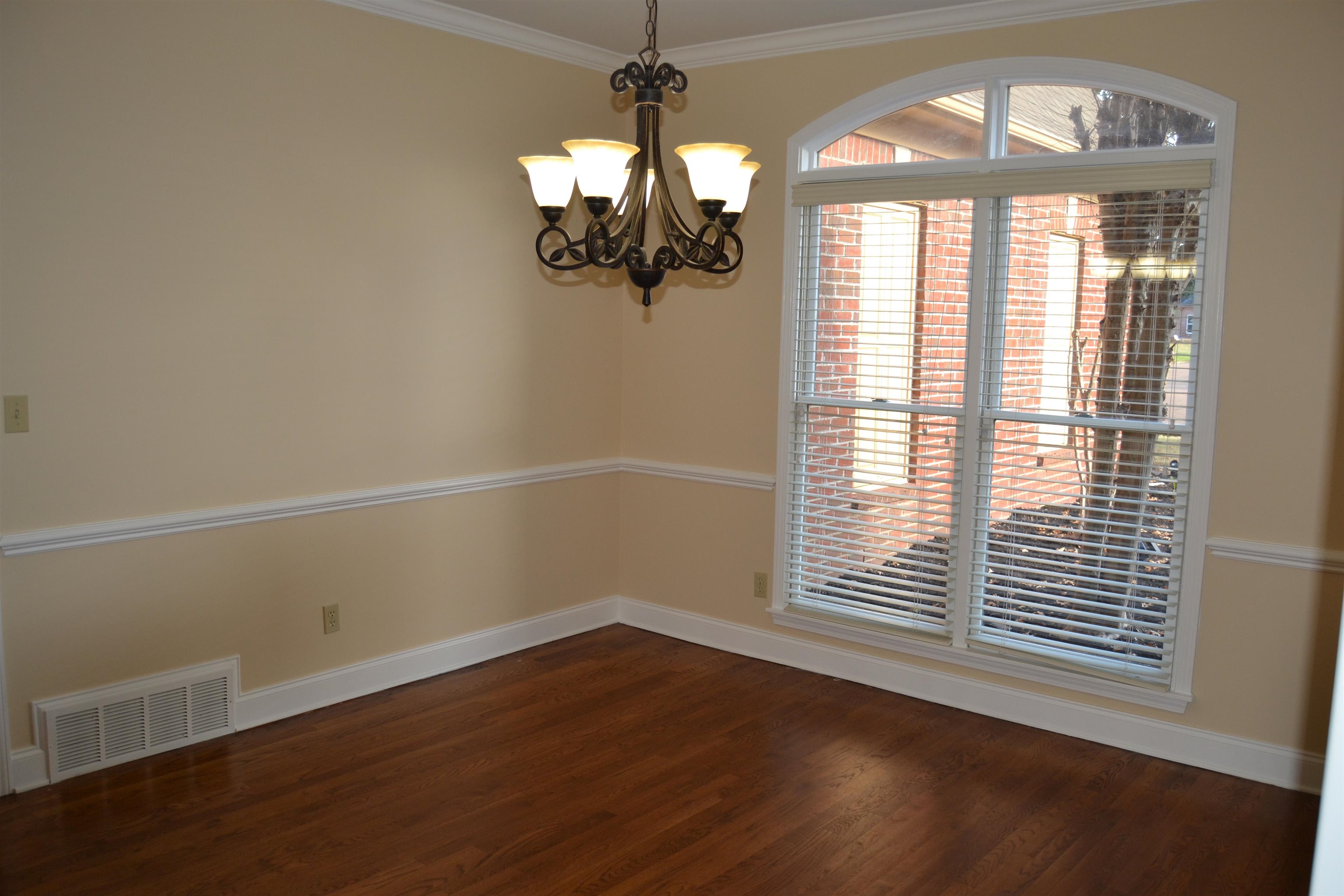 9160 Huntington Oak Dr Property Photo 7