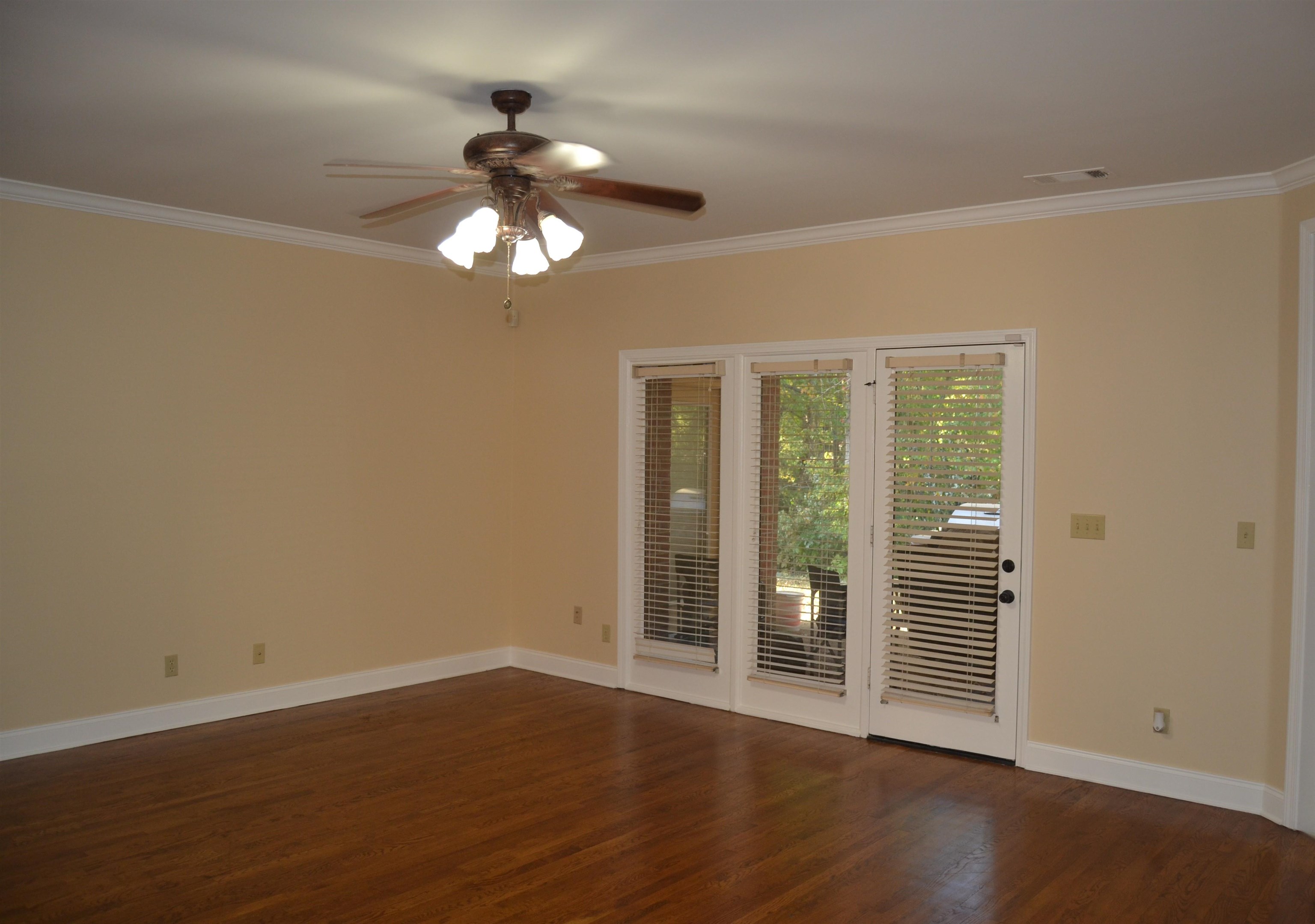 9160 Huntington Oak Dr Property Photo 8