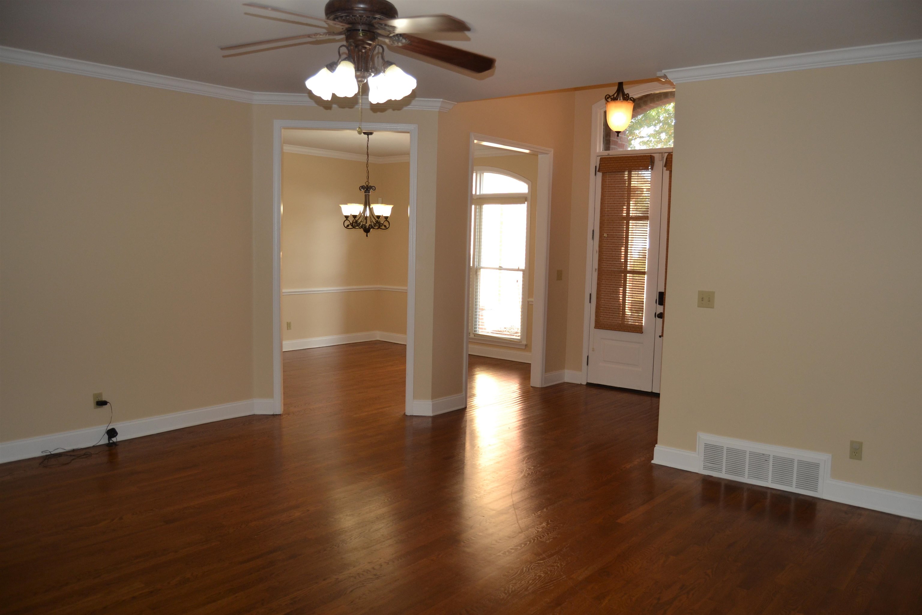 9160 Huntington Oak Dr Property Photo 9