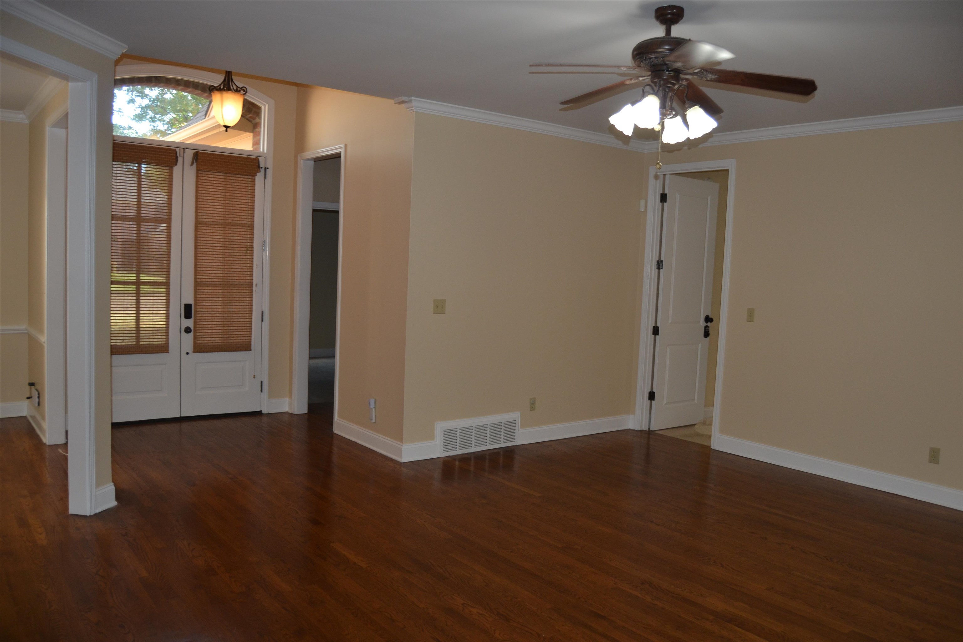 9160 Huntington Oak Dr Property Photo 10
