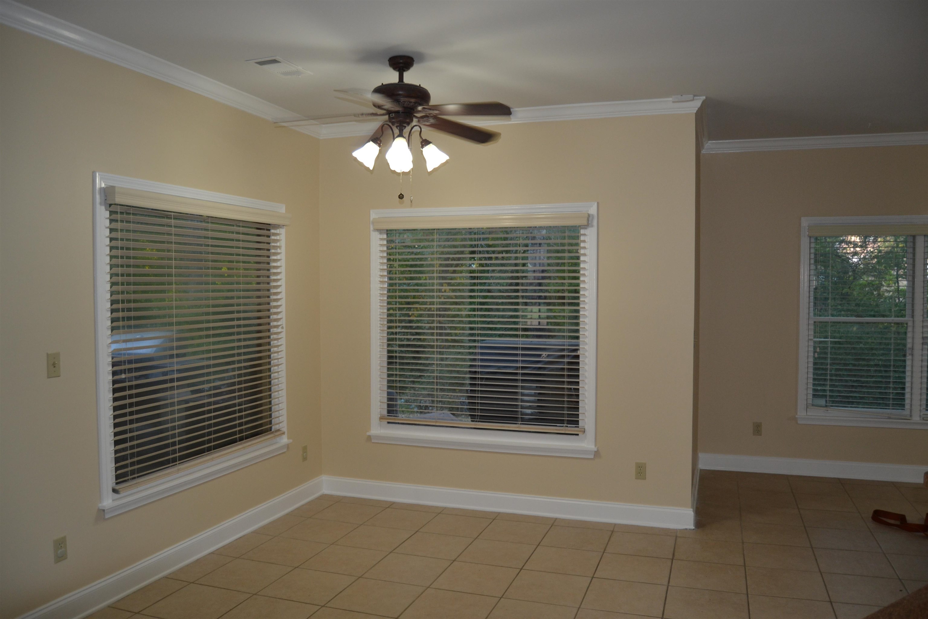 9160 Huntington Oak Dr Property Photo 18