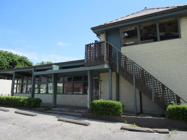1400 ELVIS PRESLEY BLVD S