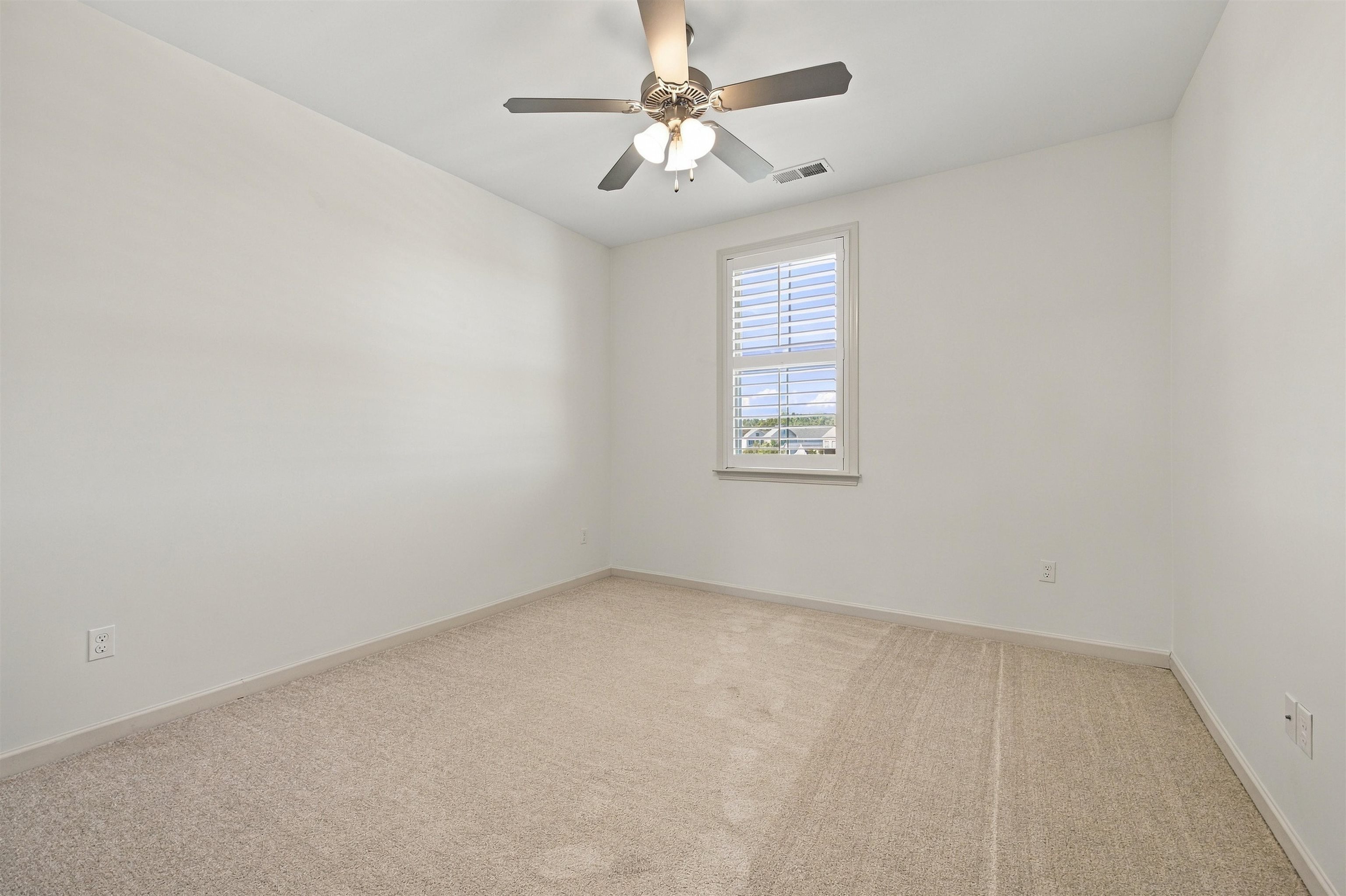 550 Ashburn Dr Property Photo 9