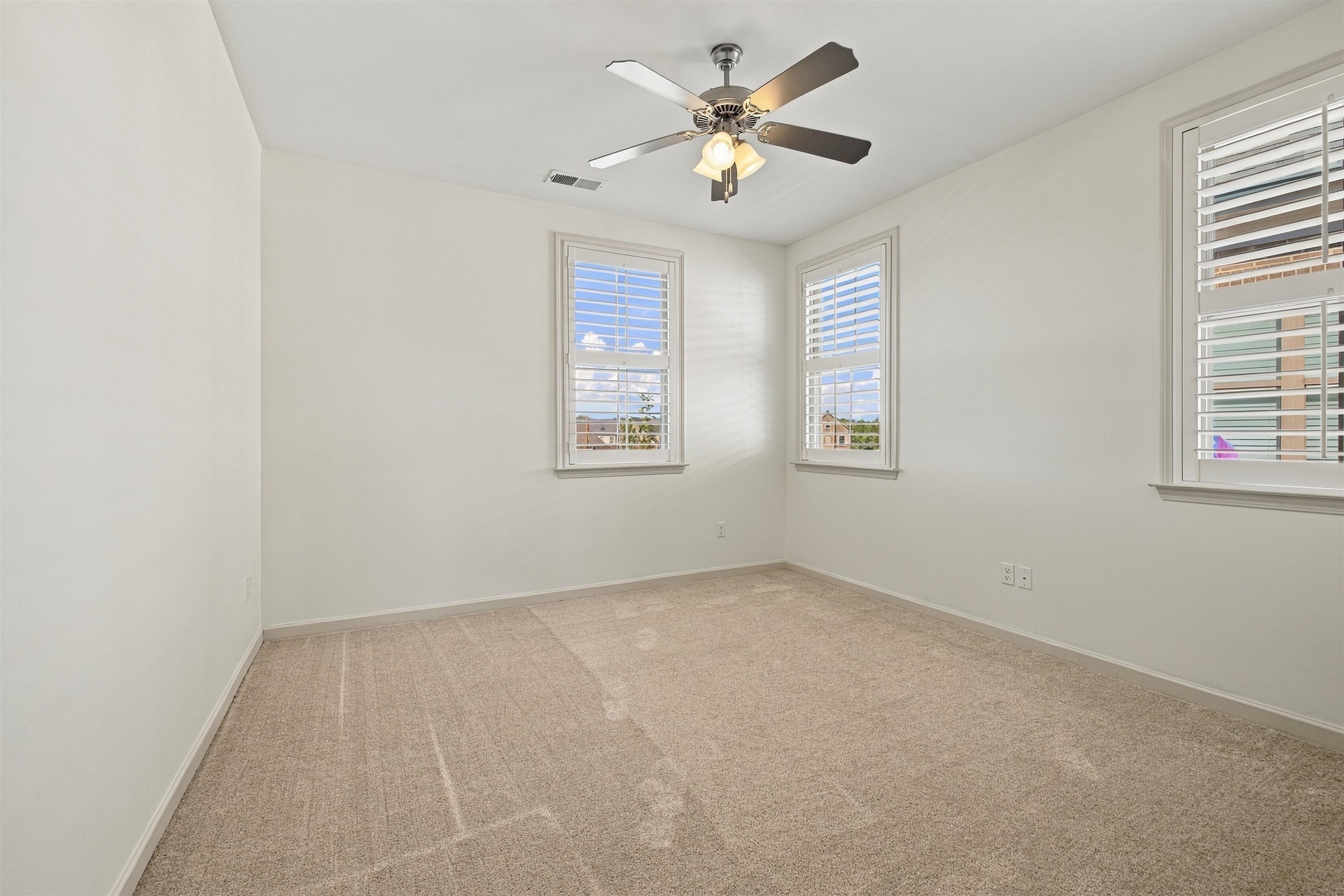 550 Ashburn Dr Property Photo 10
