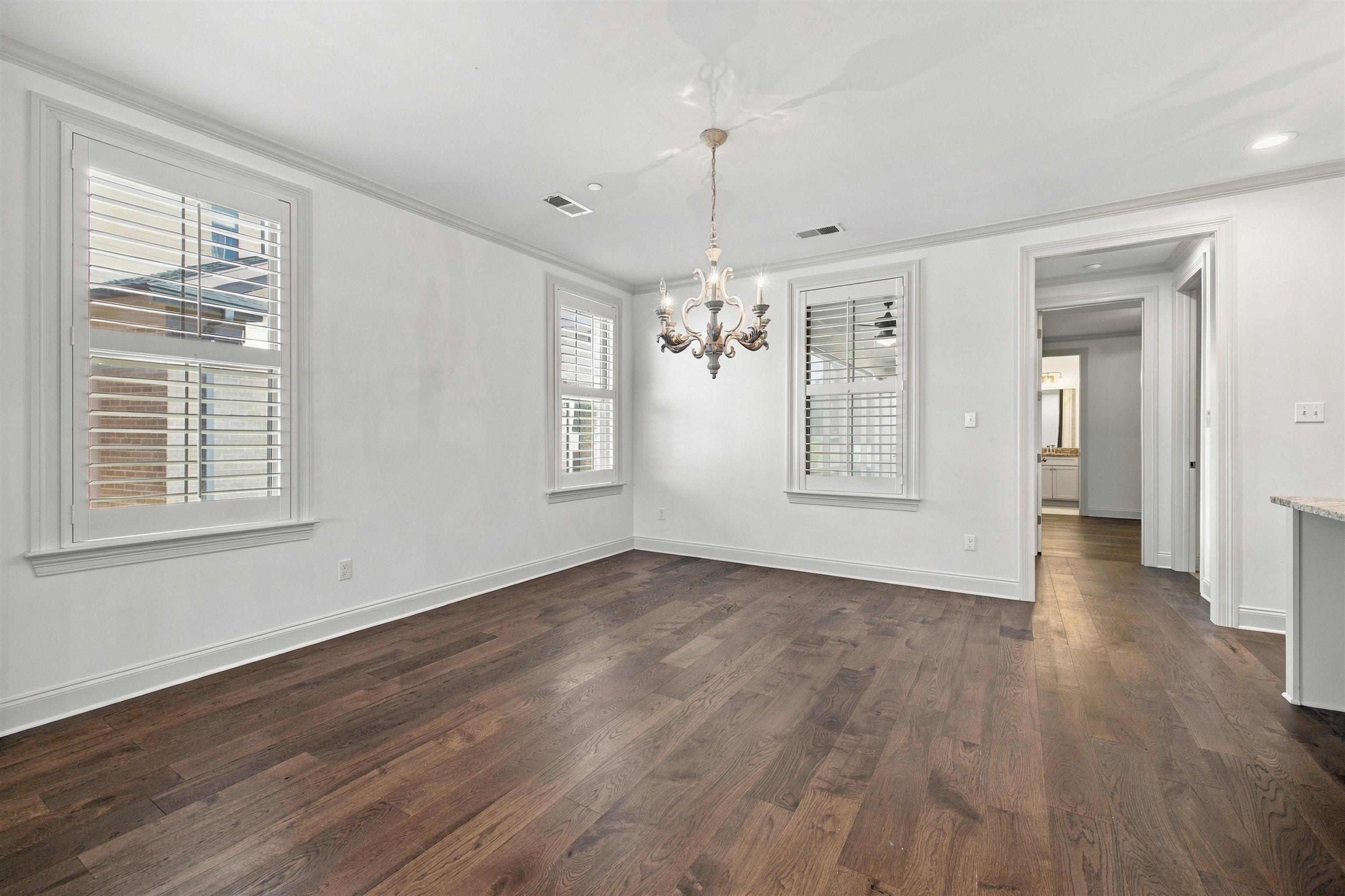 550 Ashburn Dr Property Photo 17
