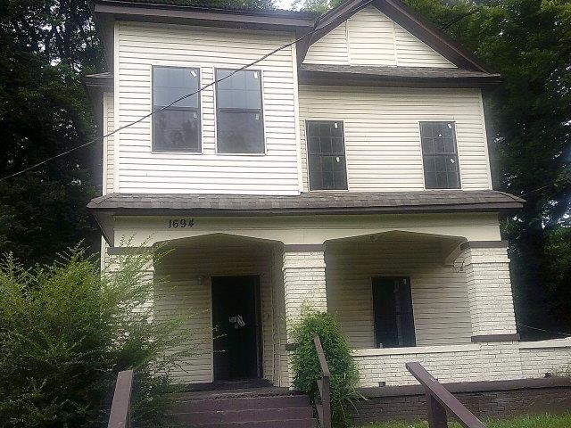 1694 Walker Ave Property Photo 1