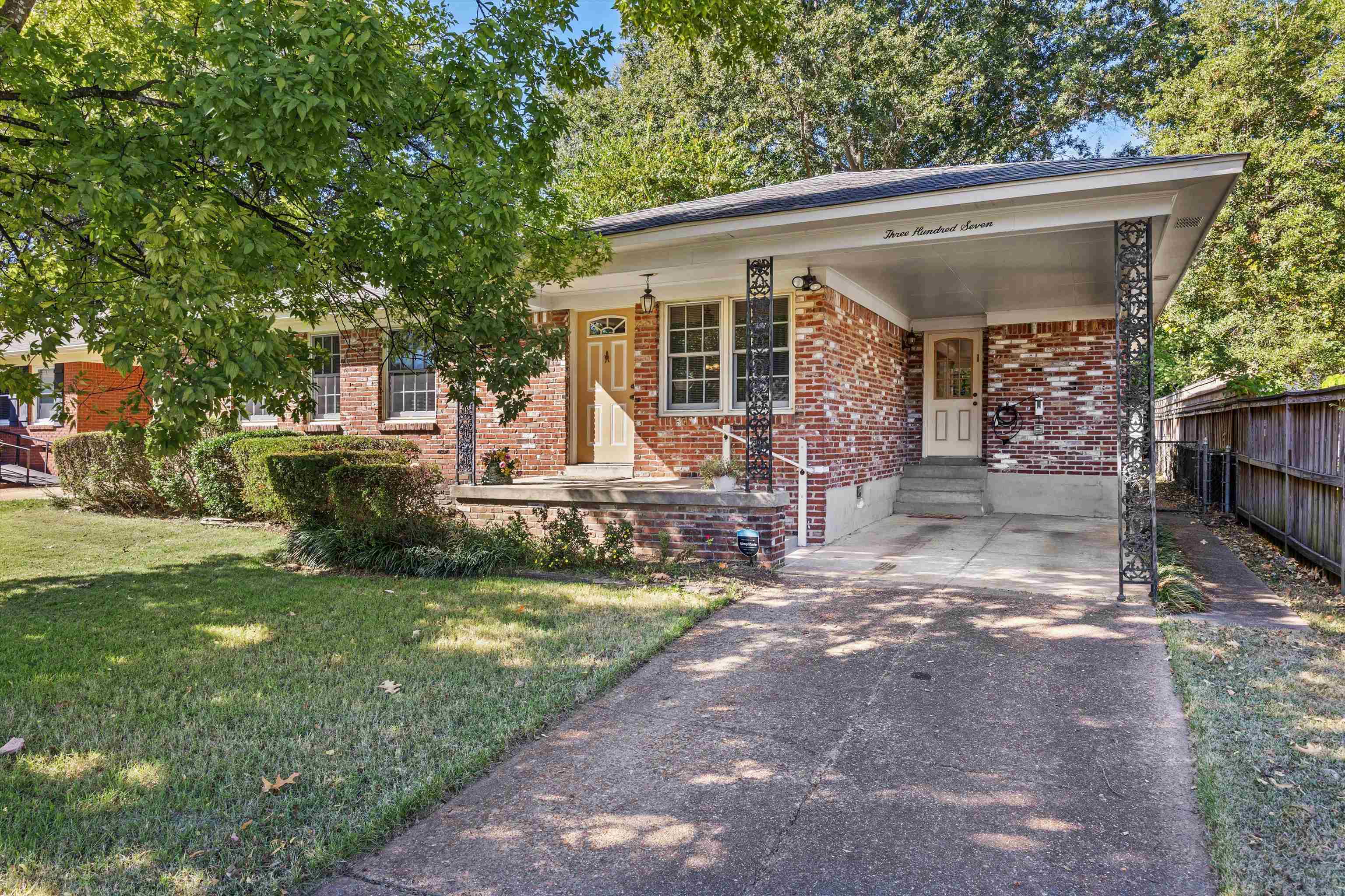 307 Montelo Rd Property Photo 1