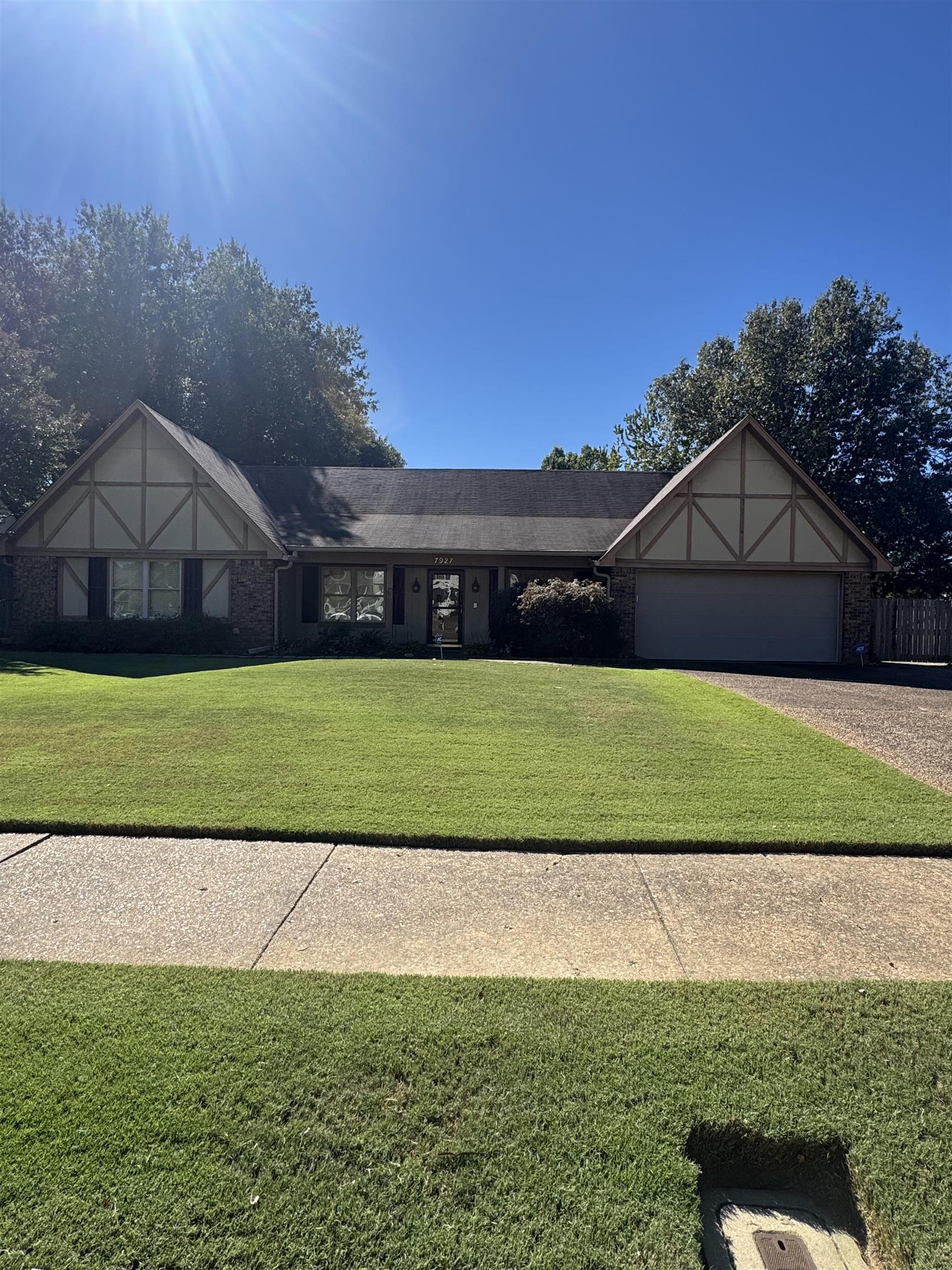 7927 Farindon Dr Property Photo 2