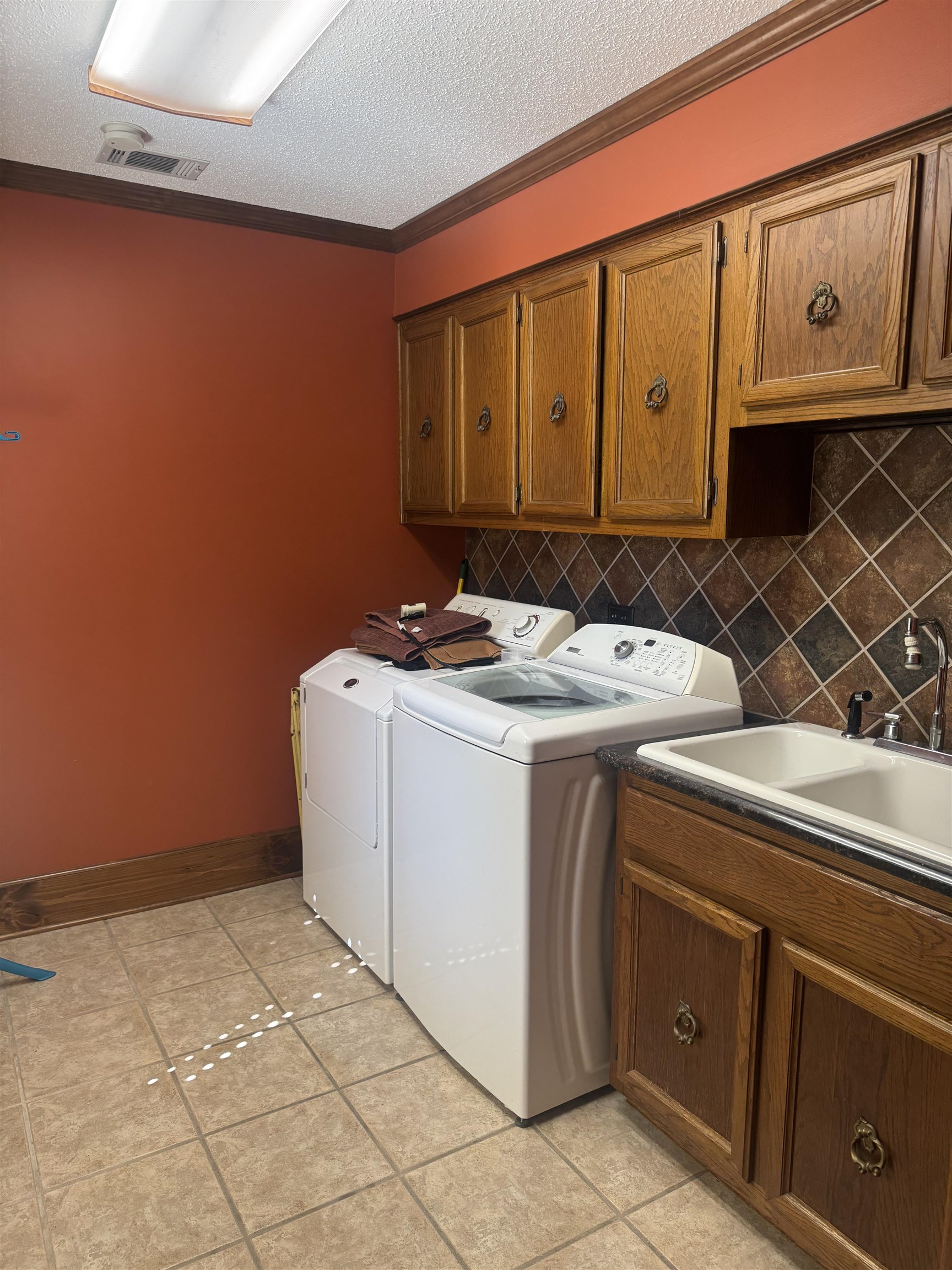 7927 Farindon Dr Property Photo 4