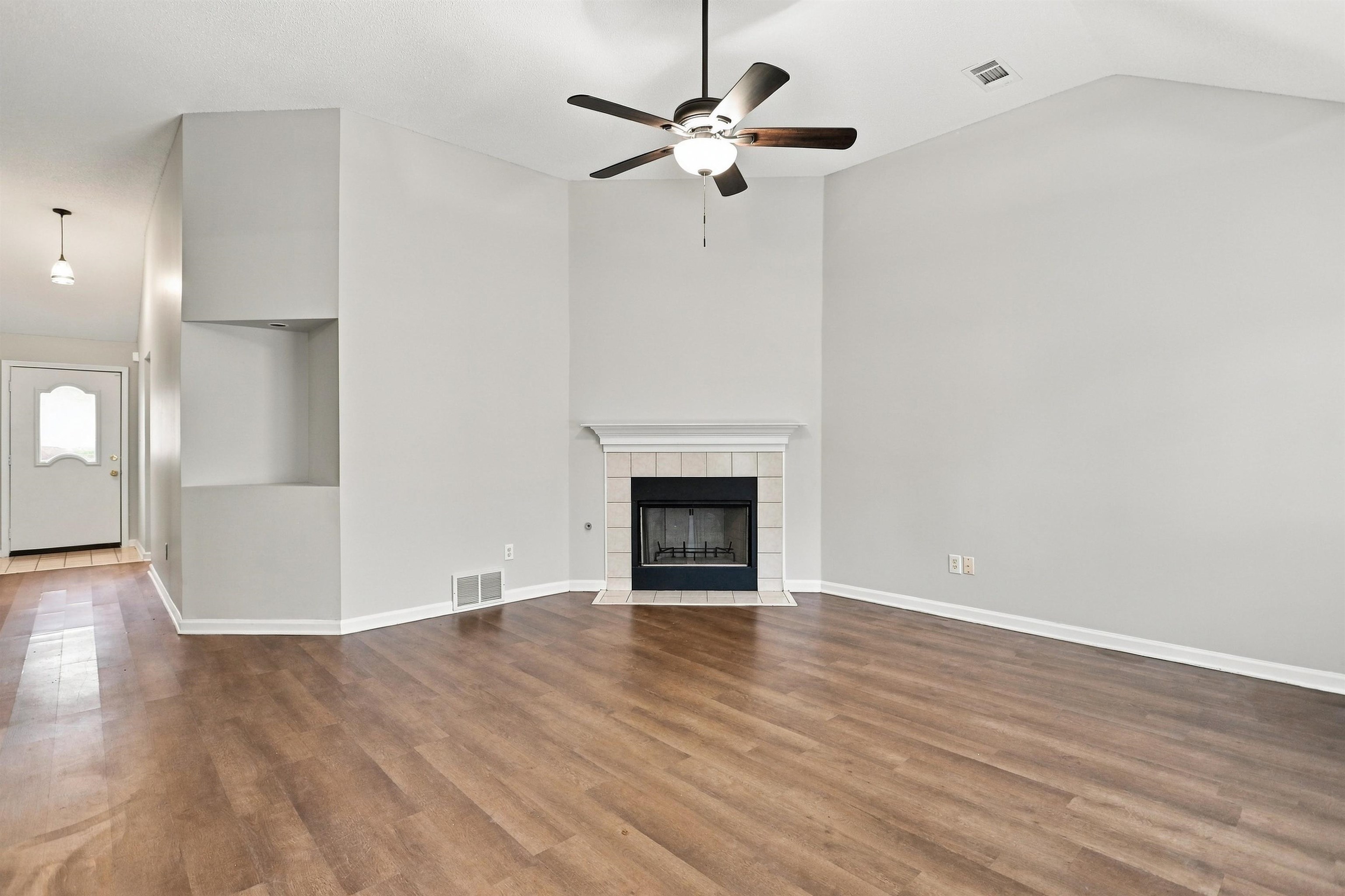 5596 Blackburg Dr Property Photo 3
