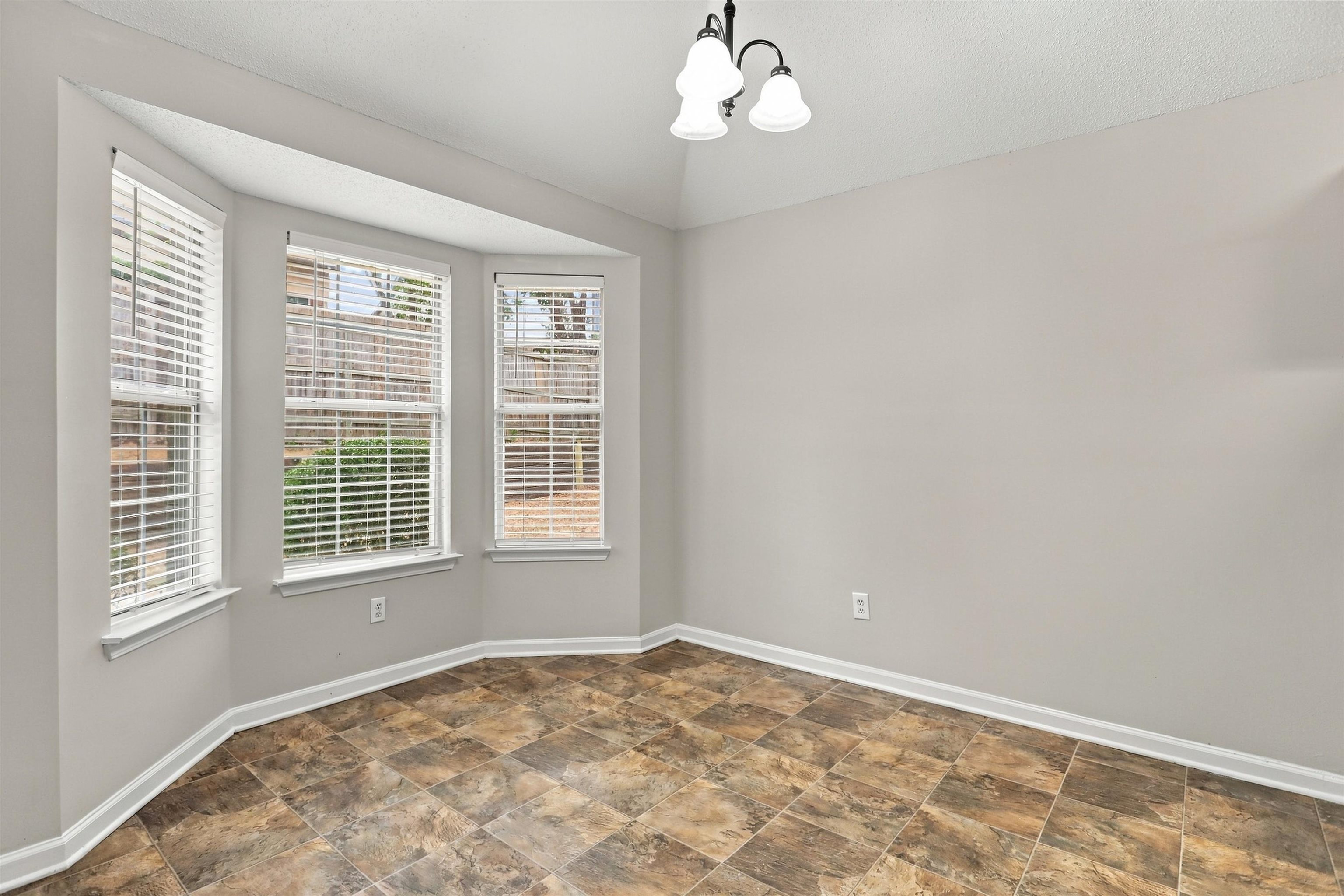 5596 Blackburg Dr Property Photo 17