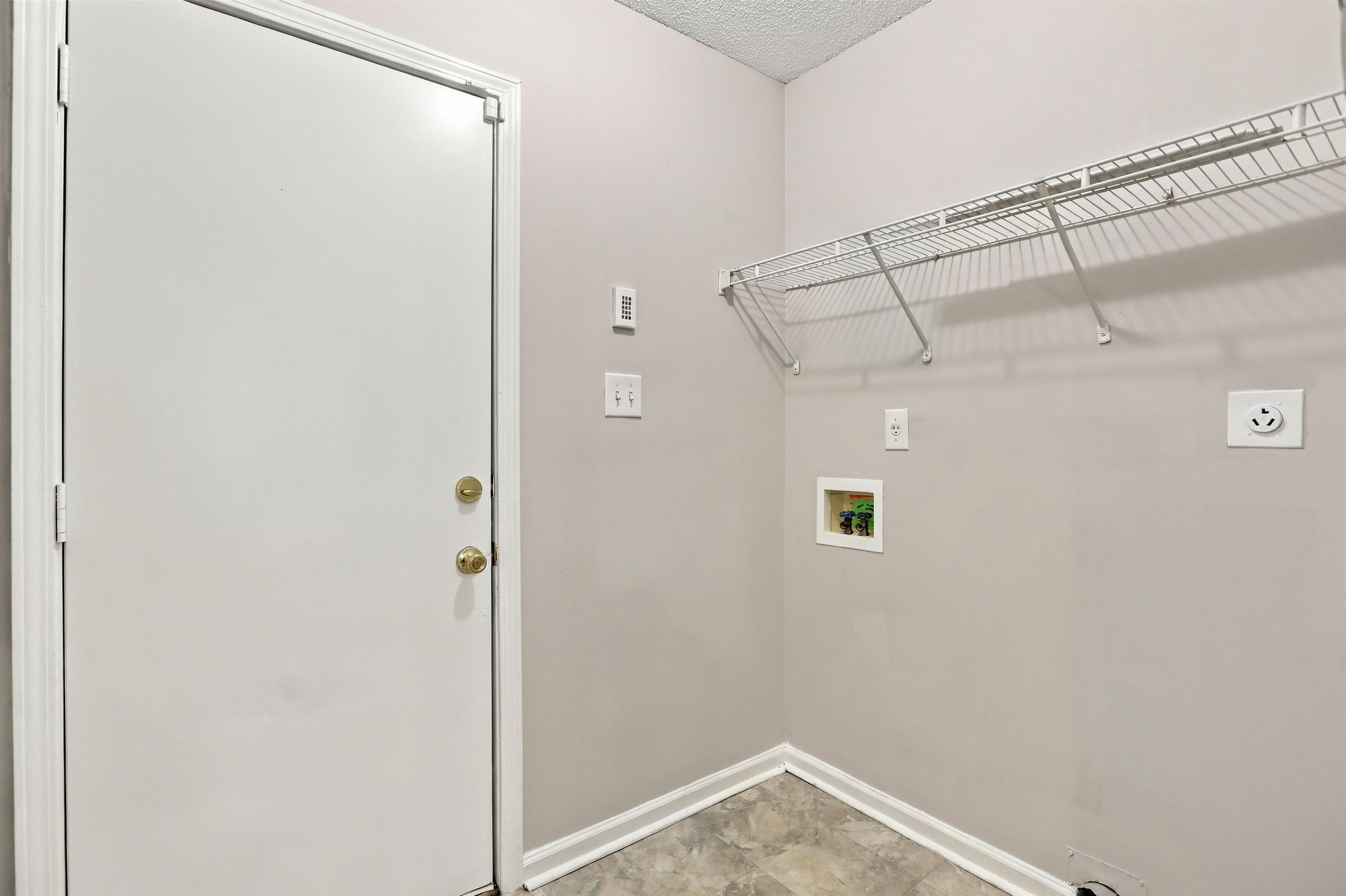 5596 Blackburg Dr Property Photo 18