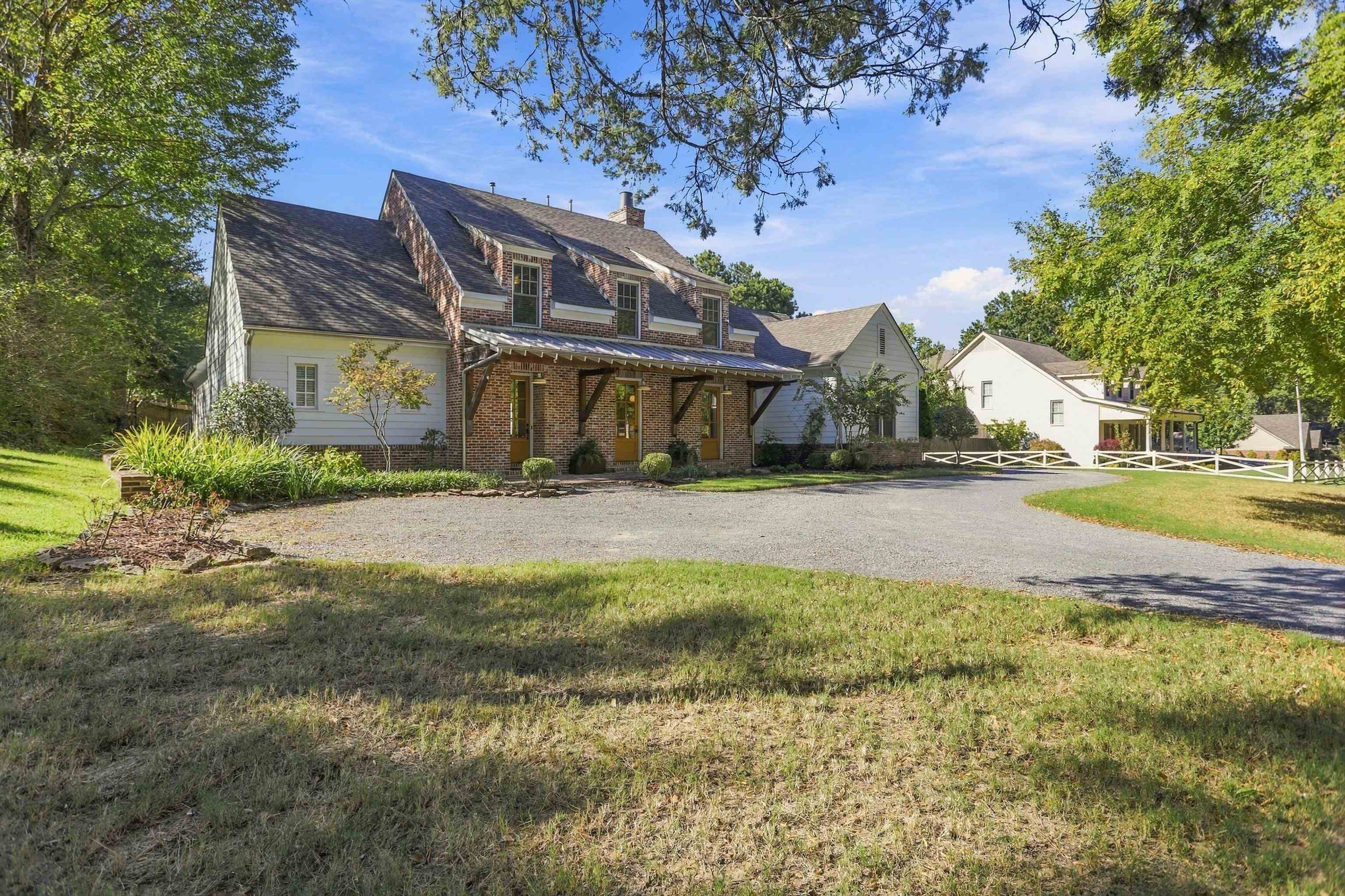 423 Peterson Lake Rd Property Photo 2