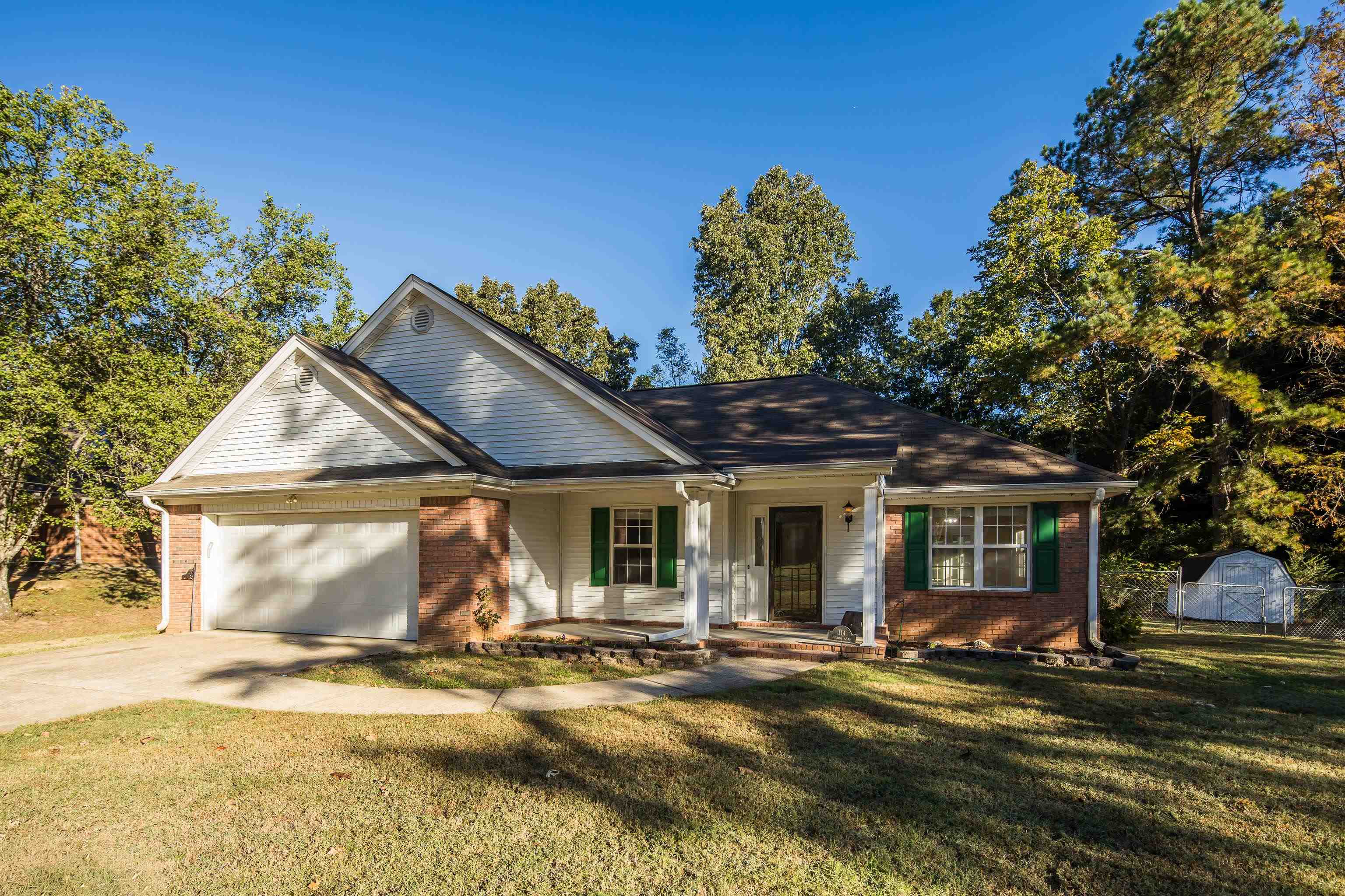 114 ROLLING OAKS DR Property Photo 1