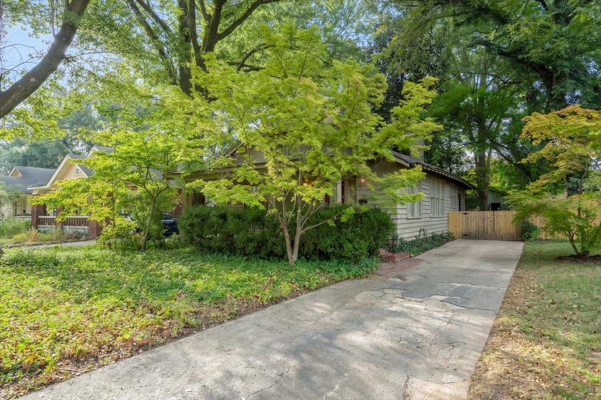 1691 York Ave Property Photo 3