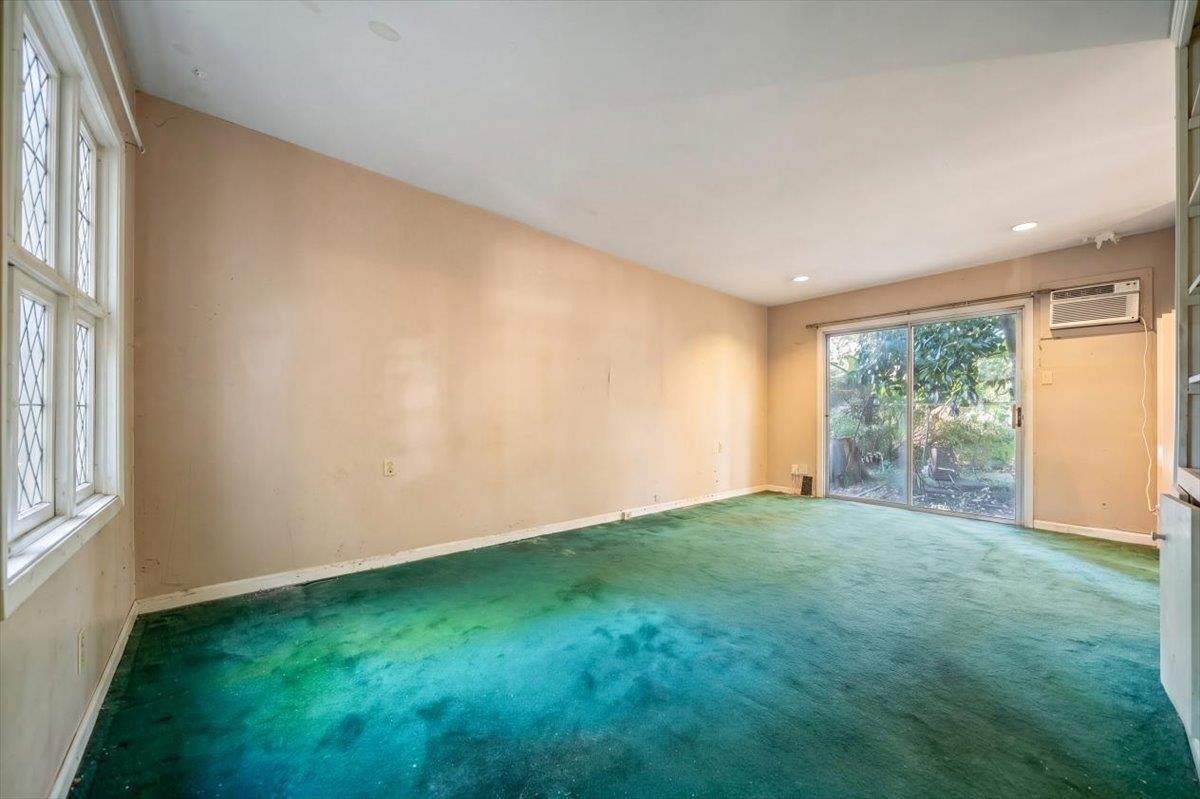 1691 York Ave Property Photo 13