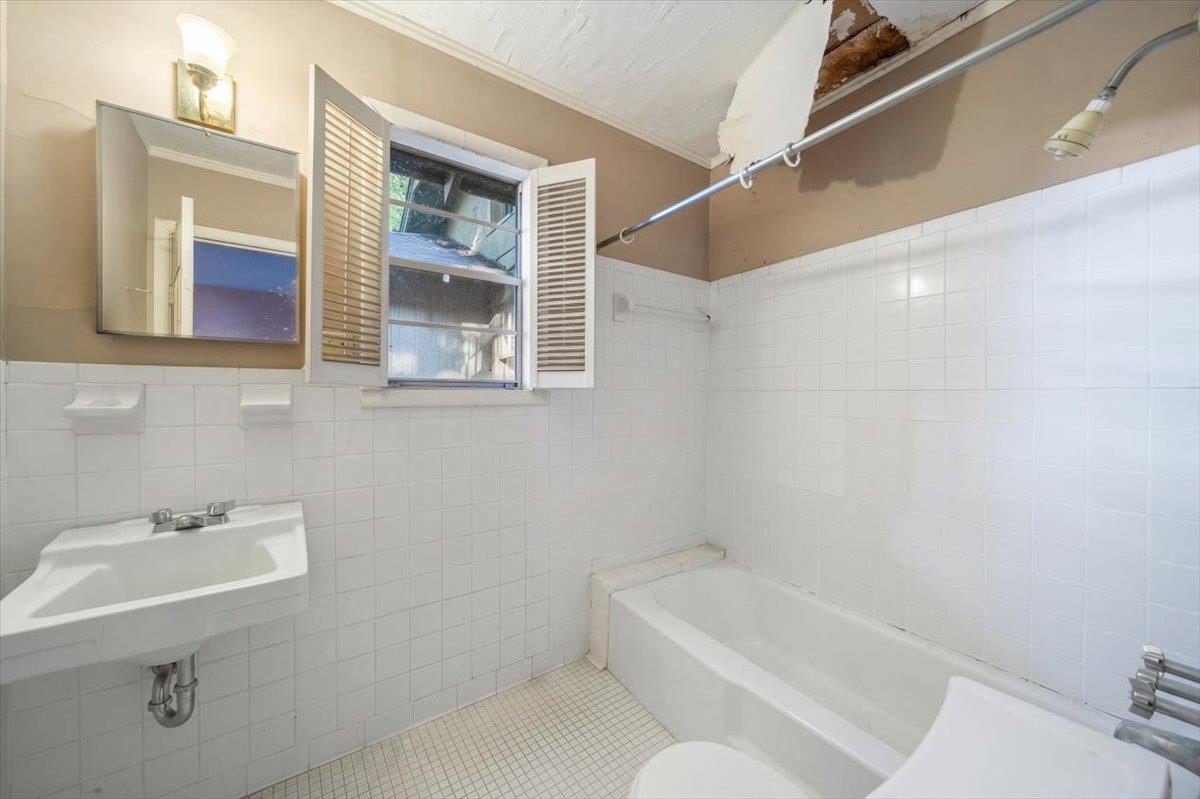 1691 York Ave Property Photo 15