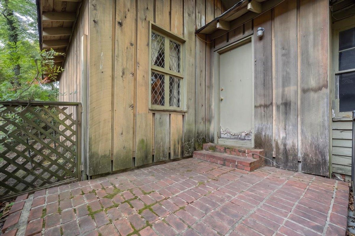 1691 York Ave Property Photo 17