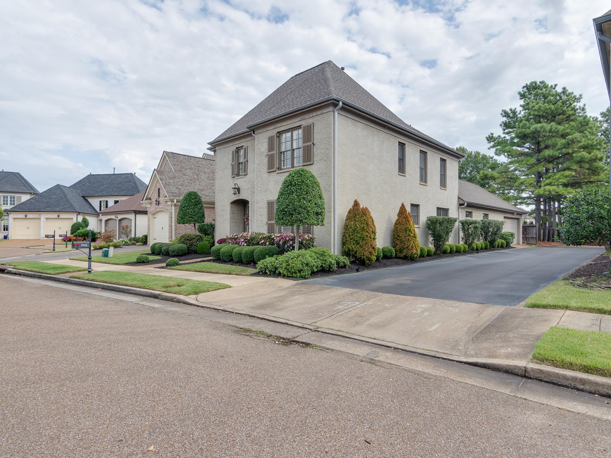 2044 N Arden Landing Cv Property Photo 2