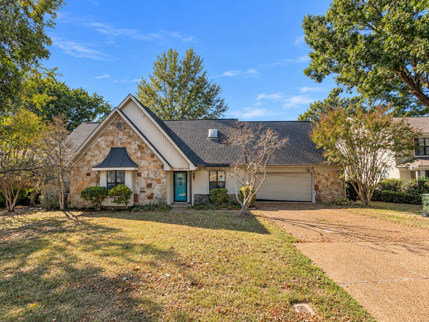 2339 W Lake Oaks Dr Property Photo 1