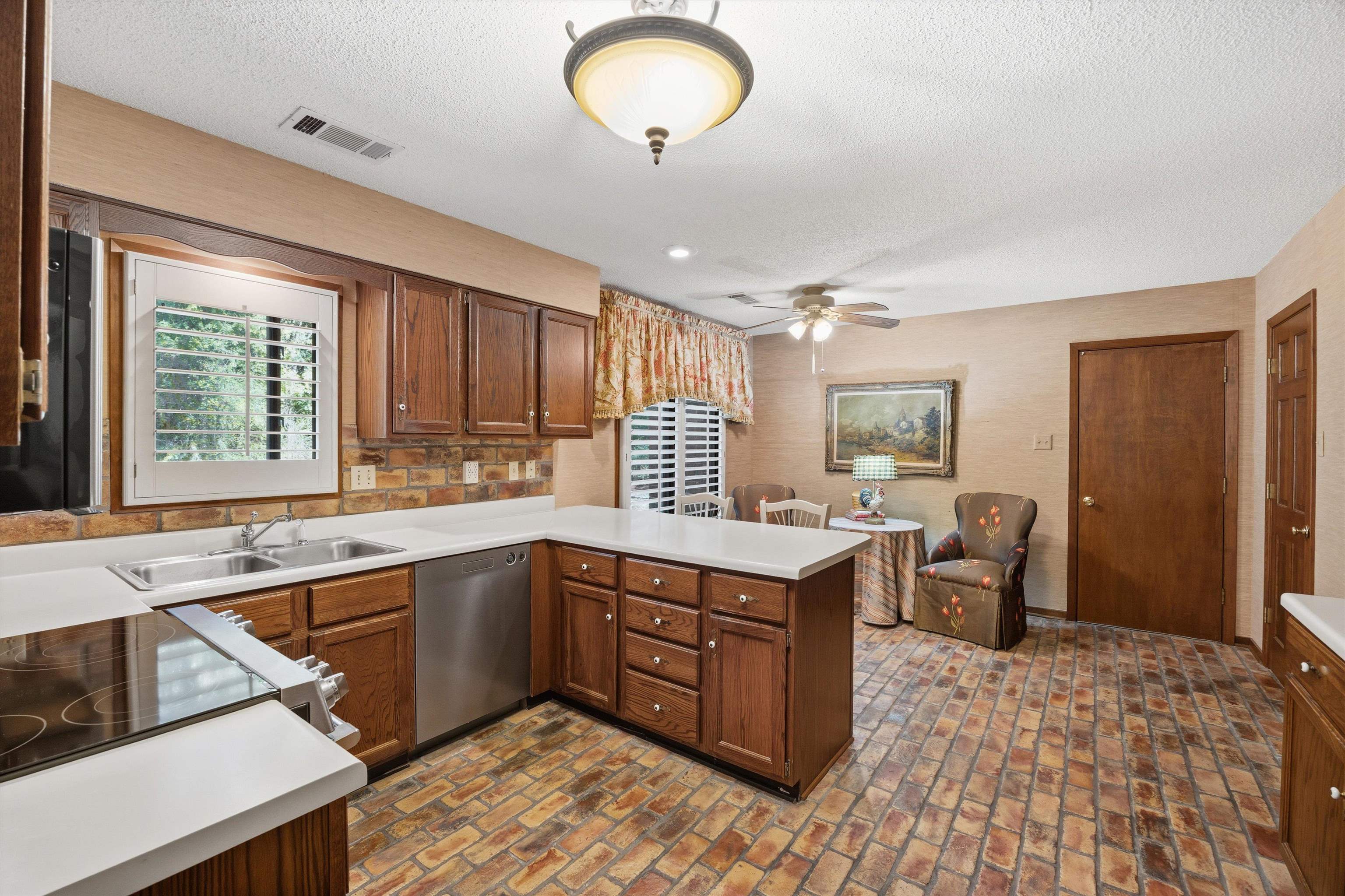 8331 Bazemore Rd Property Photo 10