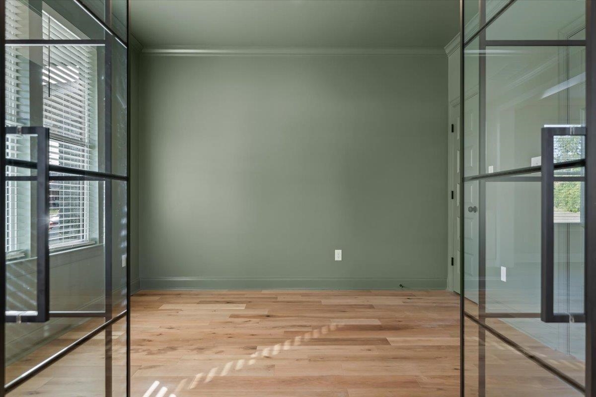 1098 Forrest Ave Property Photo 6