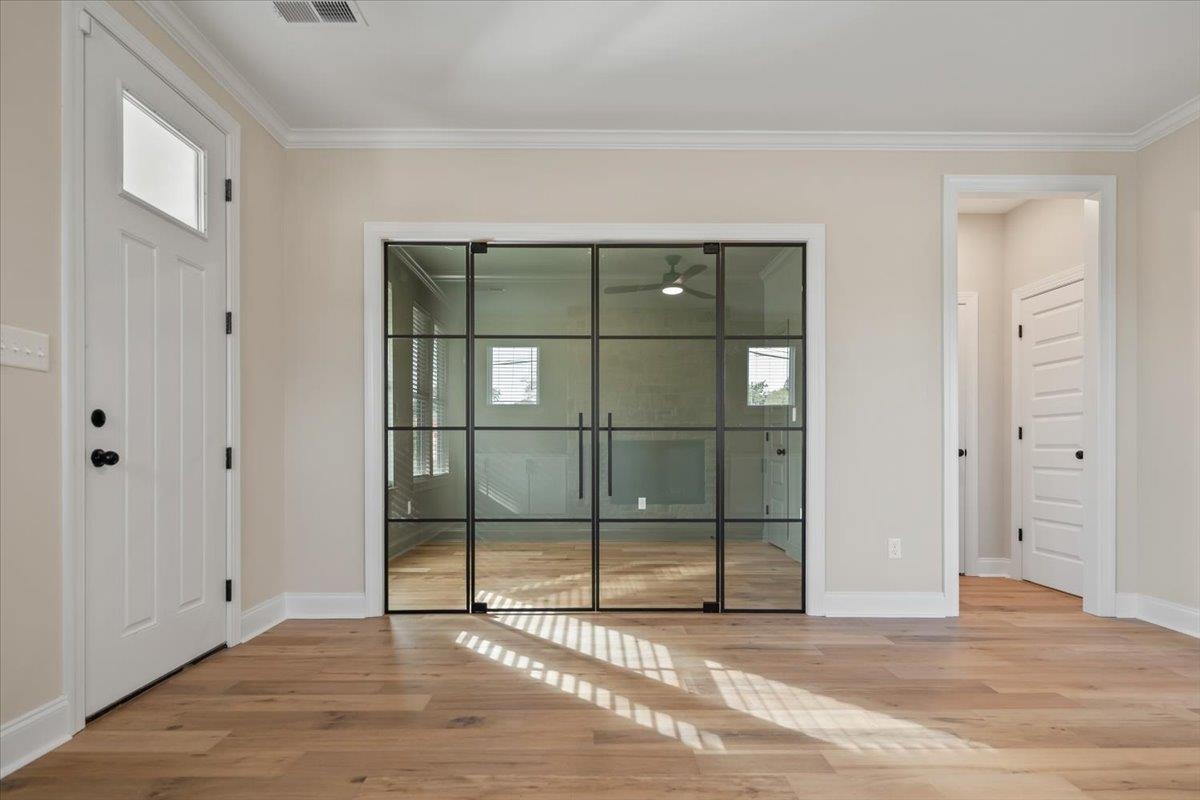 1098 Forrest Ave Property Photo 9