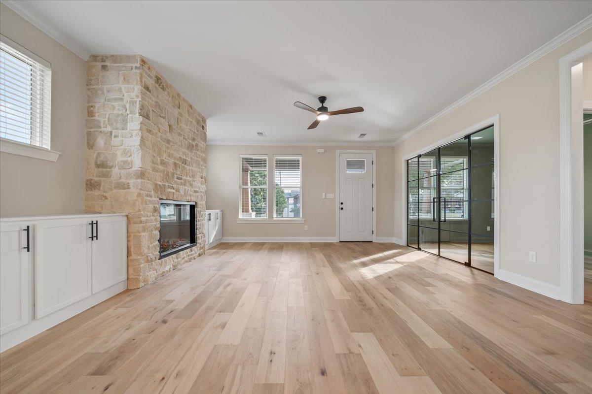 1098 Forrest Ave Property Photo 13