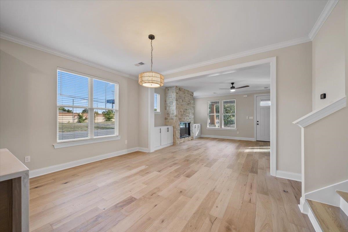 1098 Forrest Ave Property Photo 16