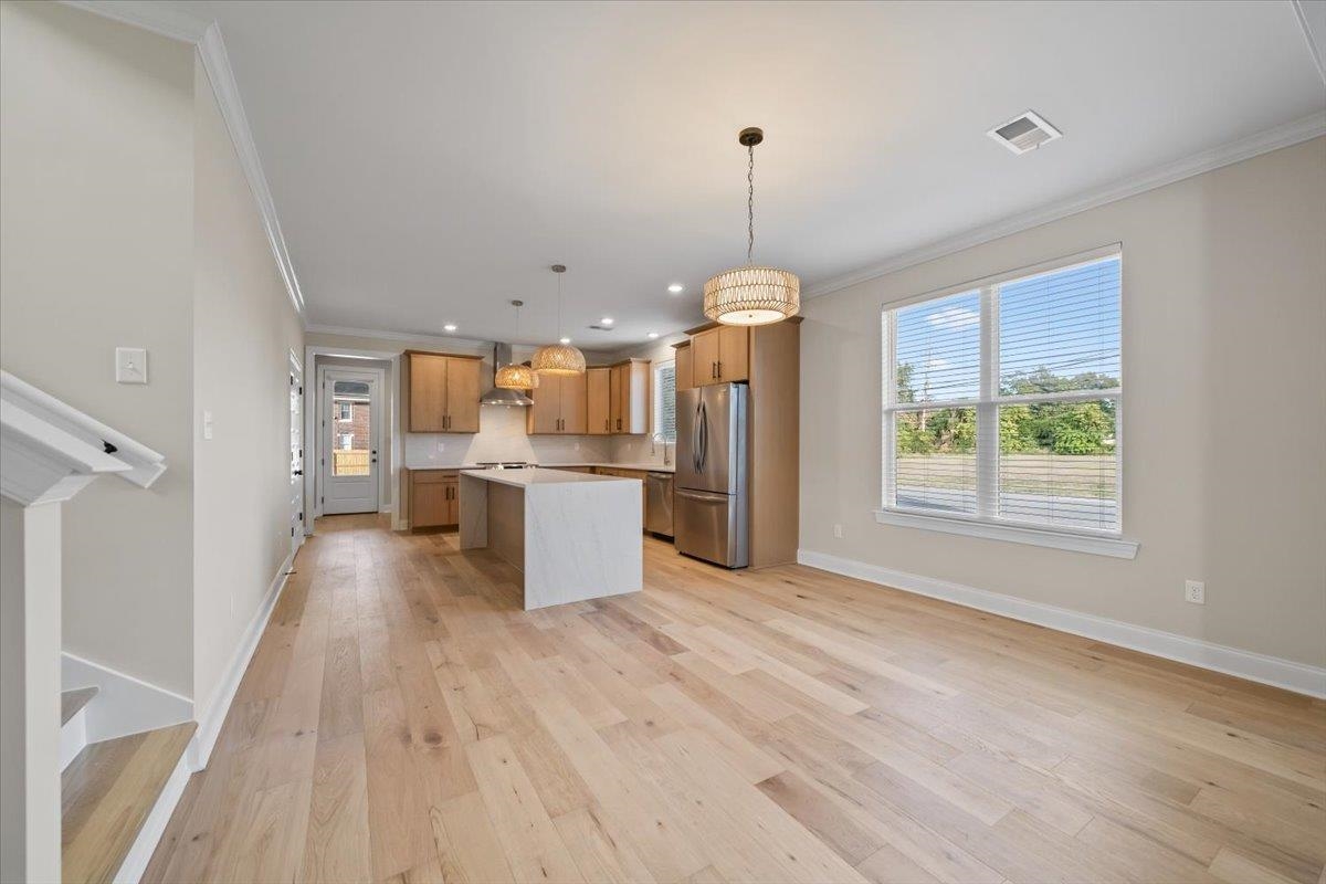 1098 Forrest Ave Property Photo 17