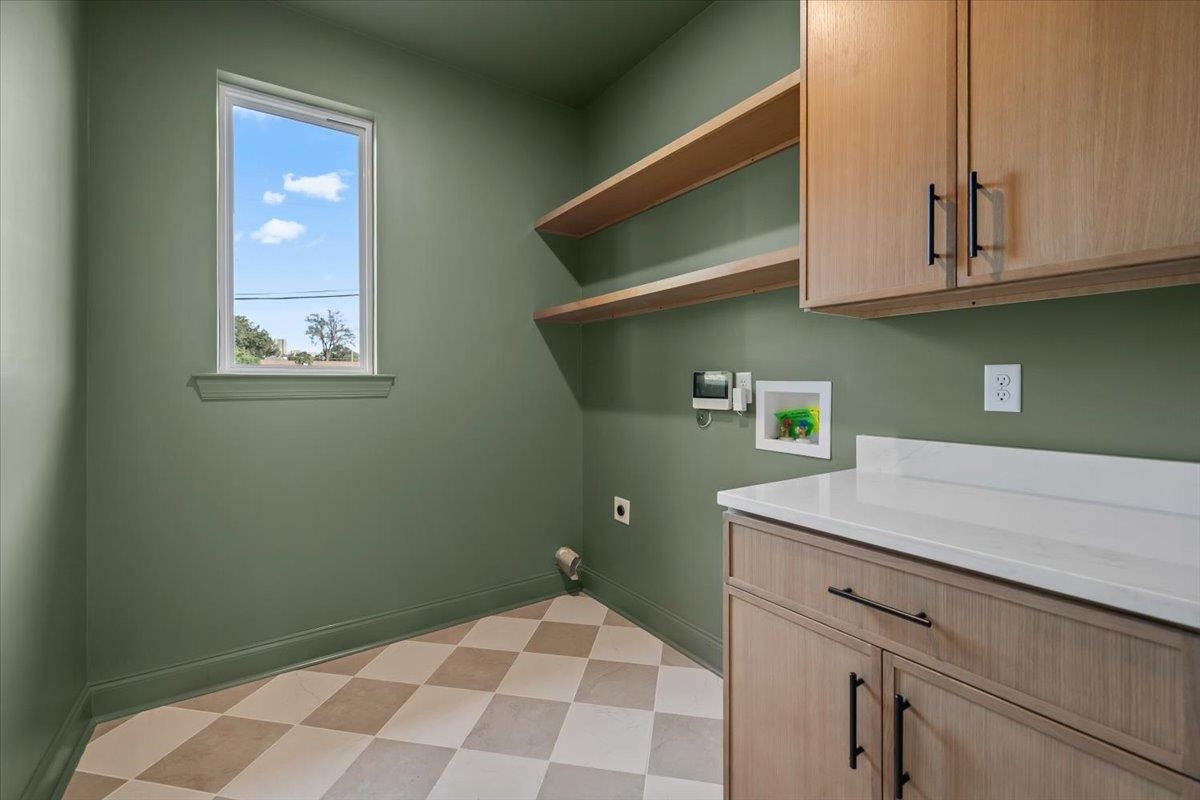 1098 Forrest Ave Property Photo 26
