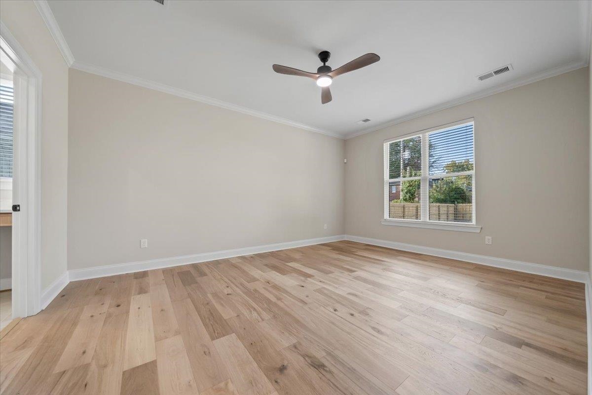 1098 Forrest Ave Property Photo 27