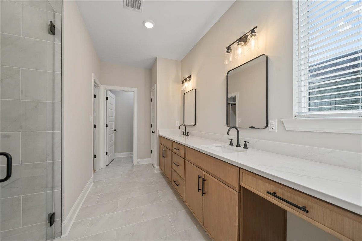 1098 Forrest Ave Property Photo 29